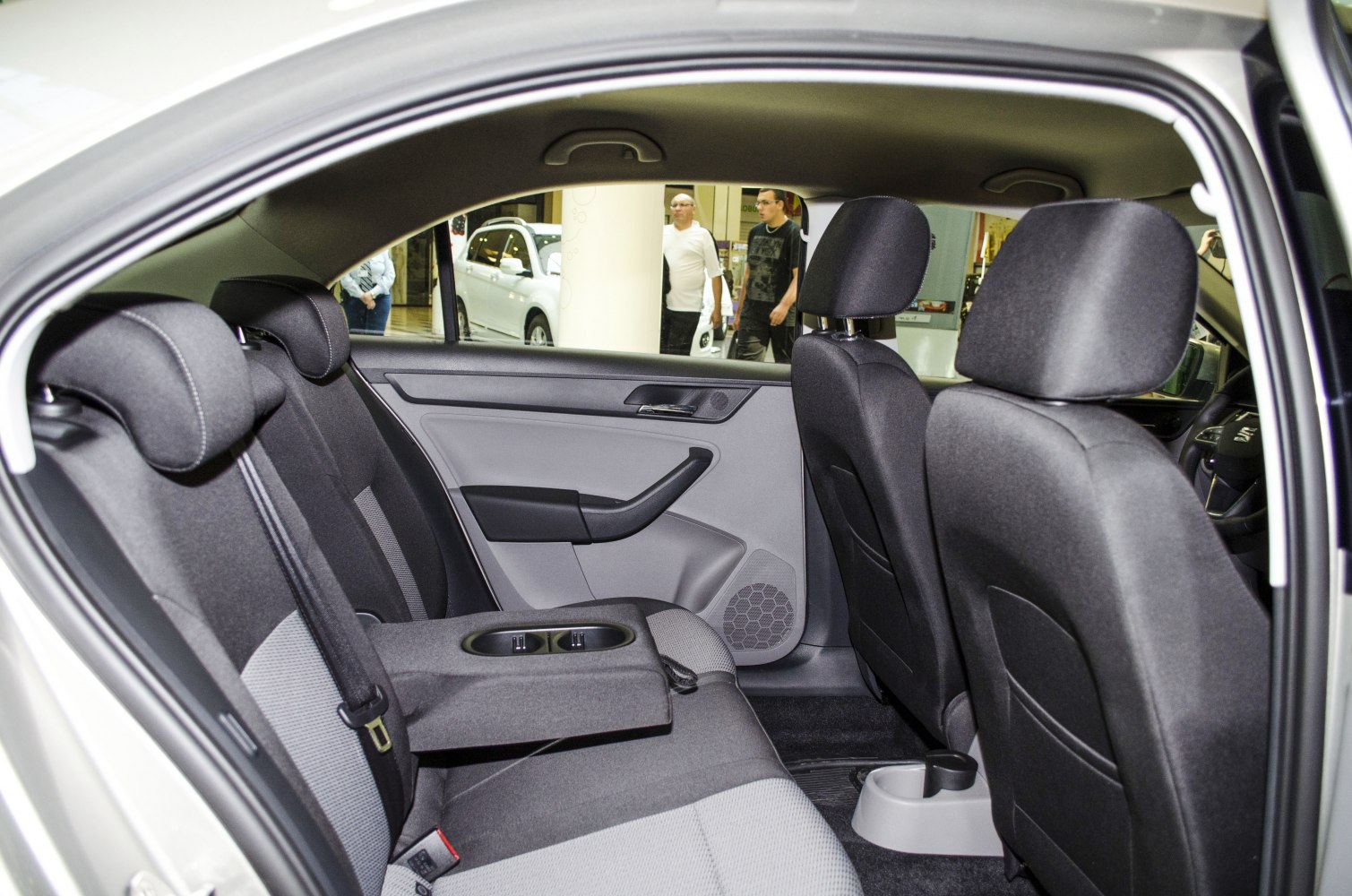 Rear seating with fold-down armrest and cup holders