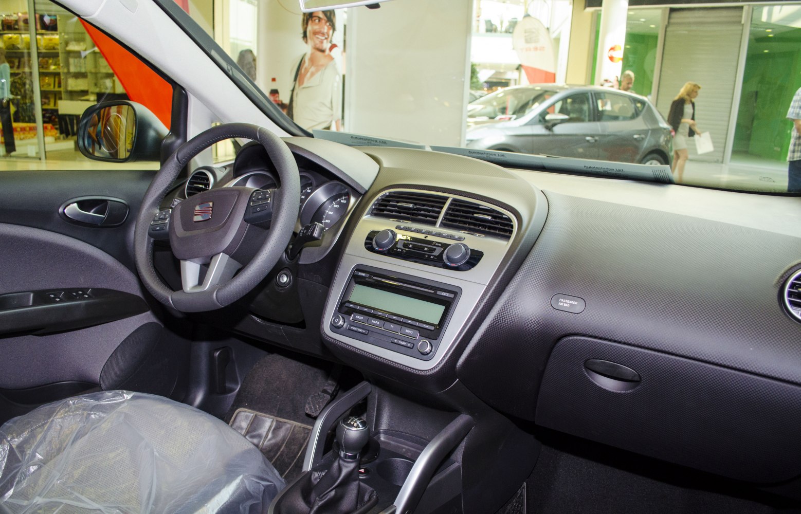 Dashboard and steering wheel interior with center console and gear lever