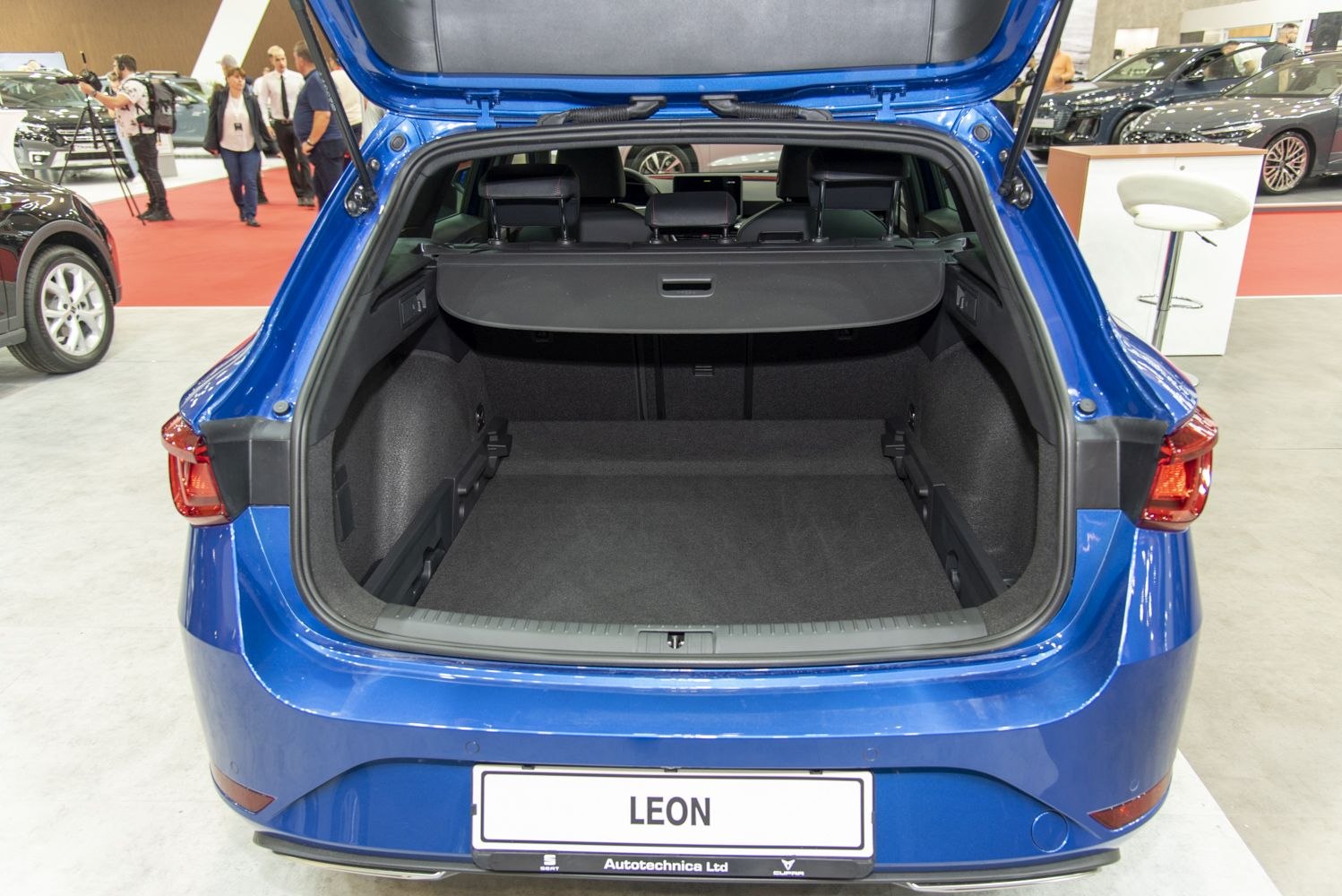 Large and spacious trunk interior with retractable cover