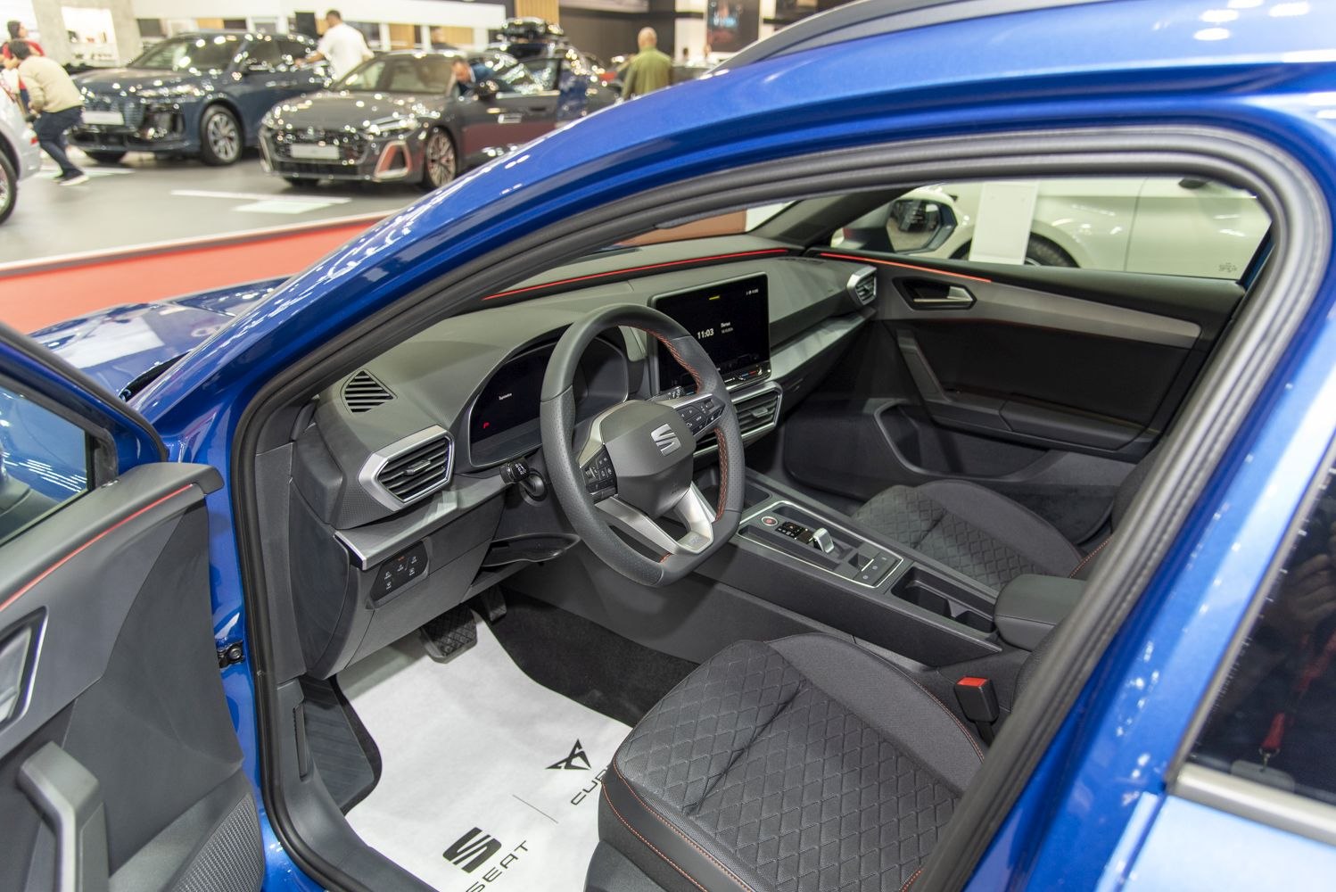 Digital instrument cluster, touchscreen center, multifunction steering, quilted fabric seats