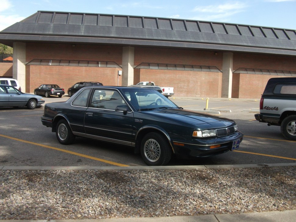 2-door coupe with wire-spoke wheels and vintage design