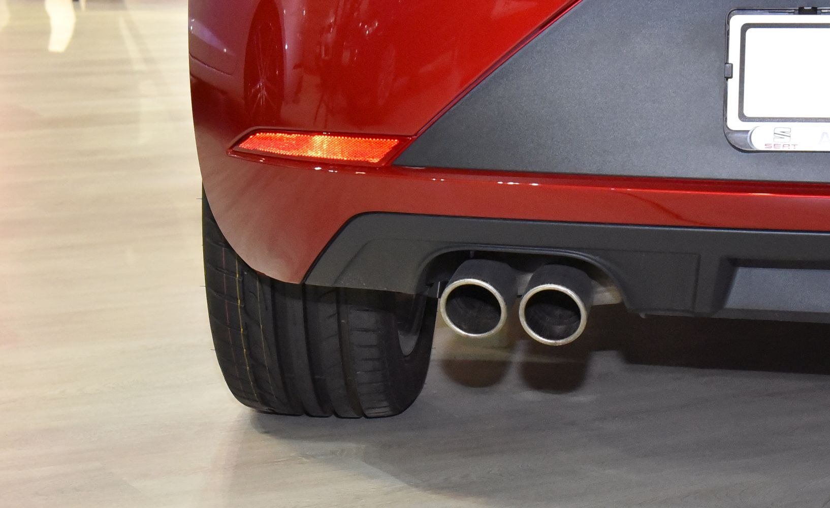 Sporty rear dual exhaust pipes with rear wheel and reflector