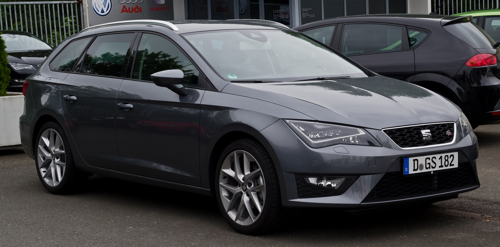 Sporty compact estate with LED headlights and alloy wheels