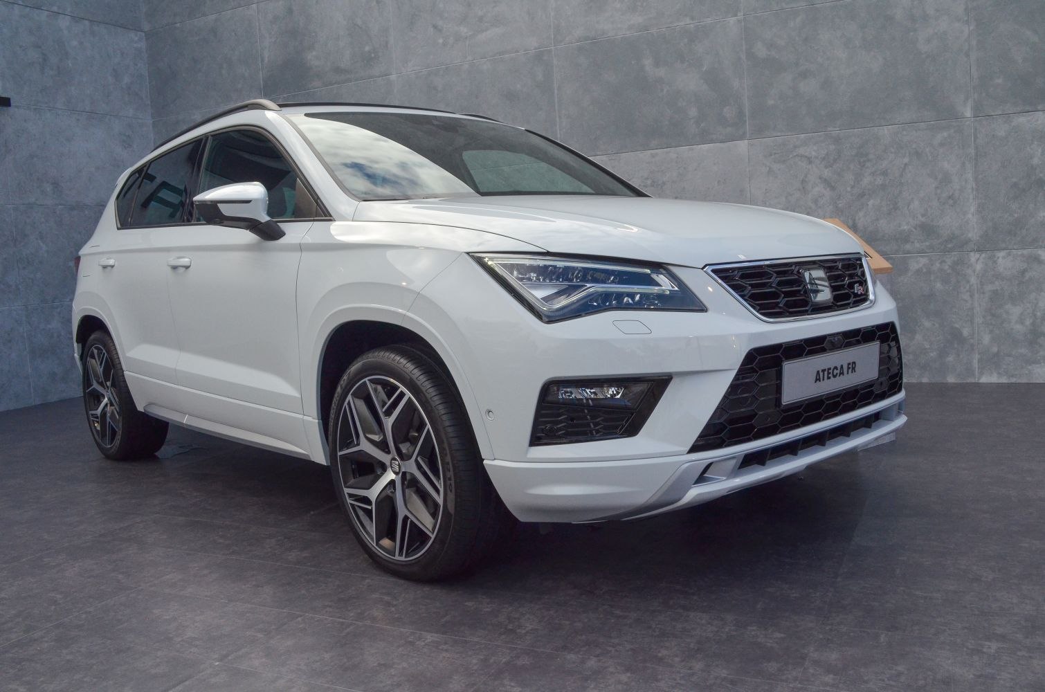 White SUV front-side view with LED headlights and sporty alloy wheels