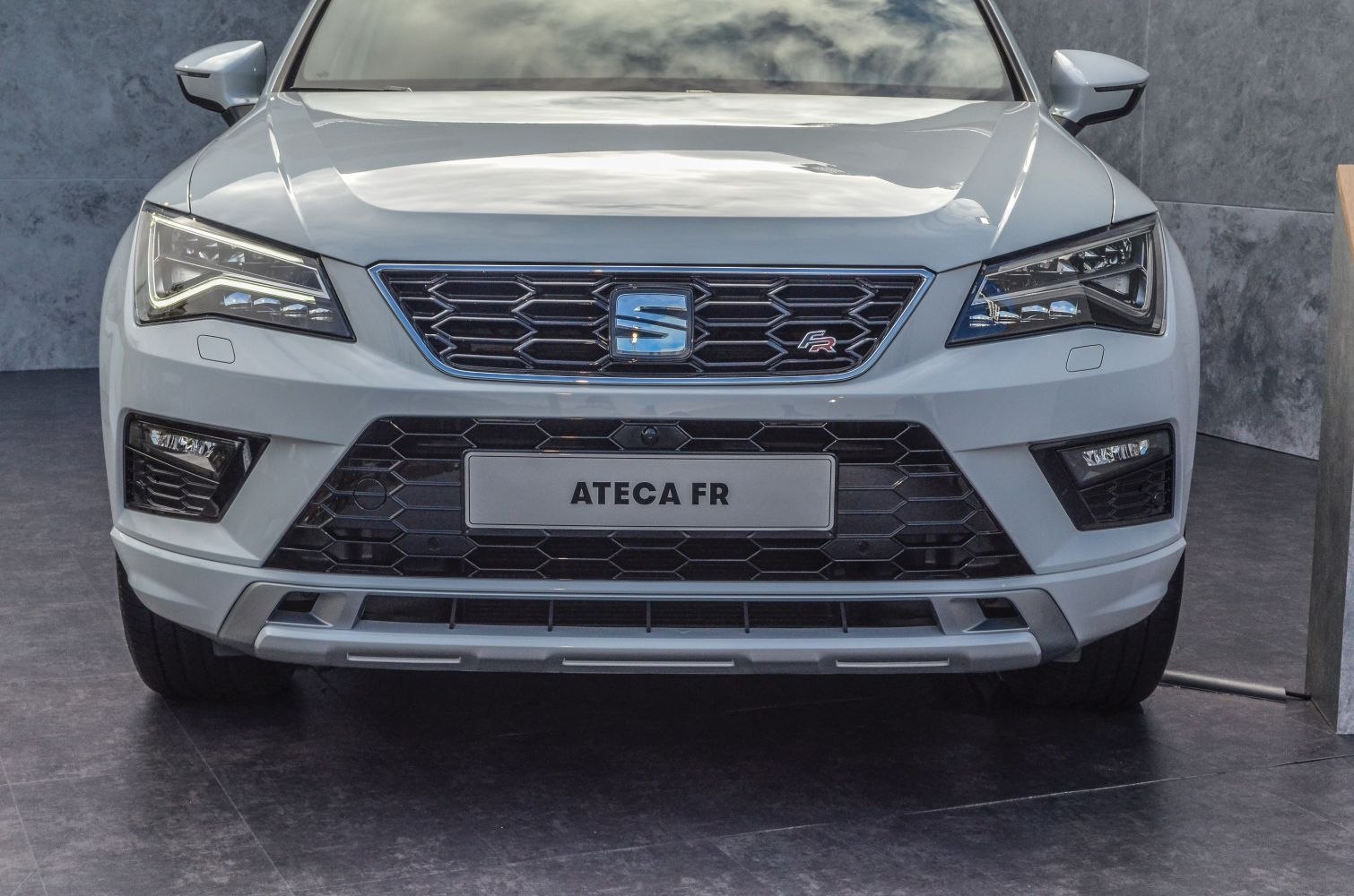Front view with LED headlights and honeycomb grille