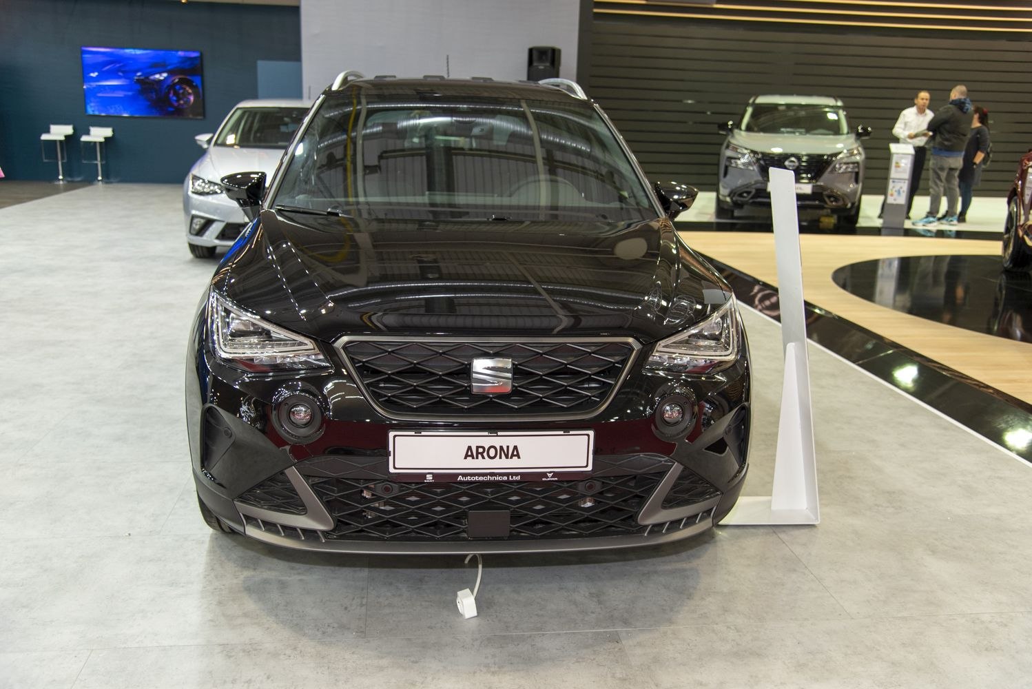Front view with distinctive grille and LED headlights