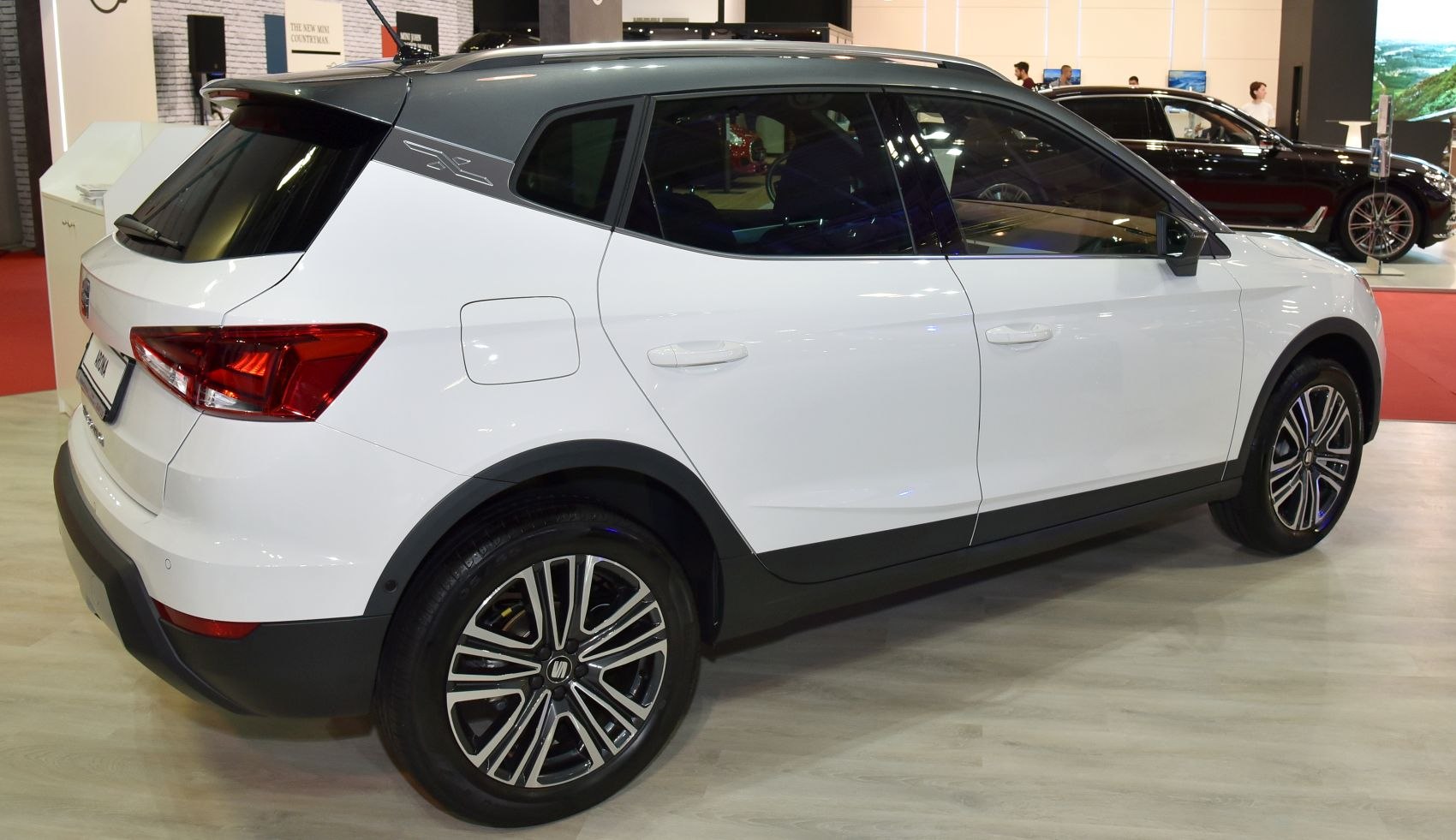 White compact crossover with black roof and alloy wheels