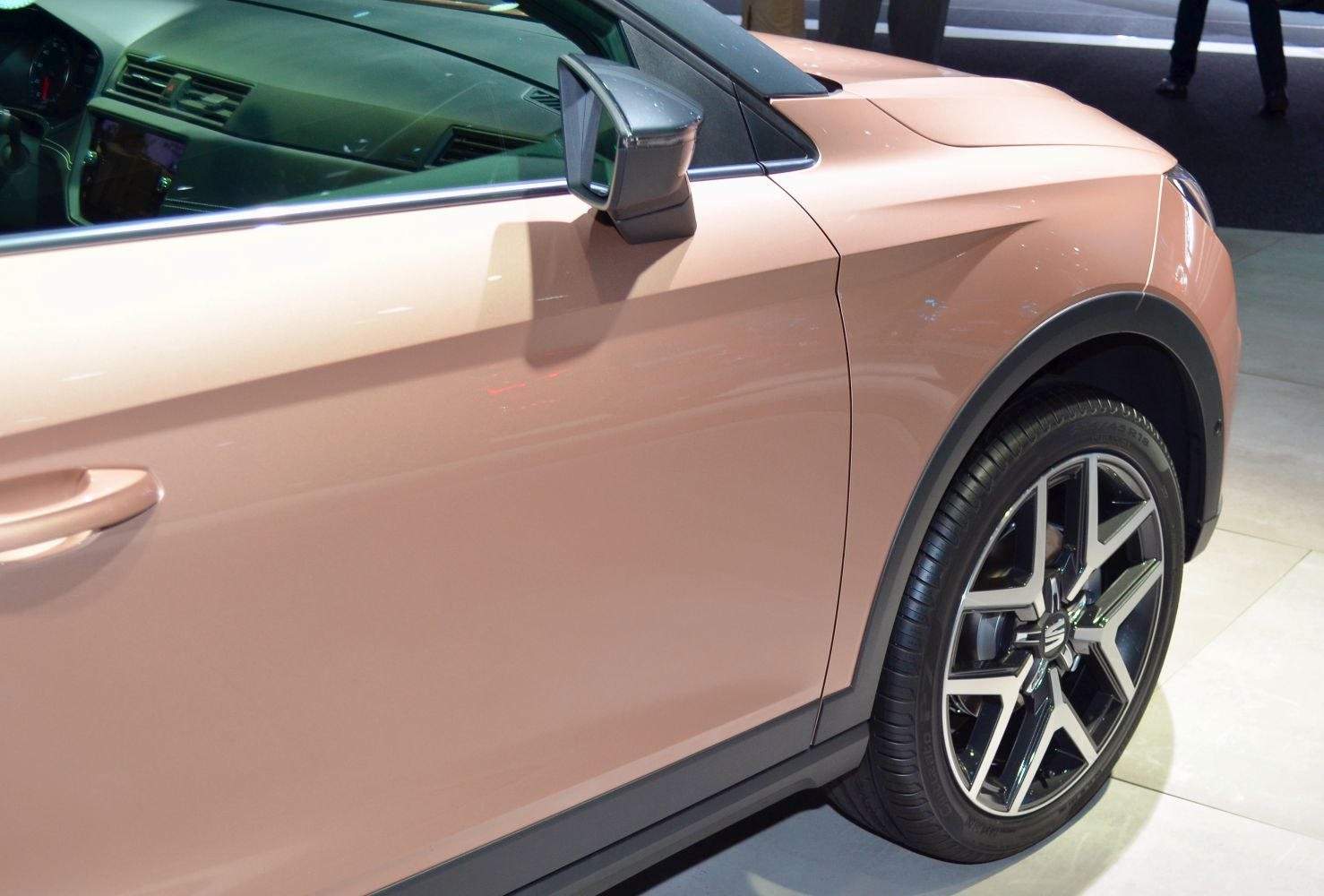 Side door, side mirror, and alloy wheel close-up