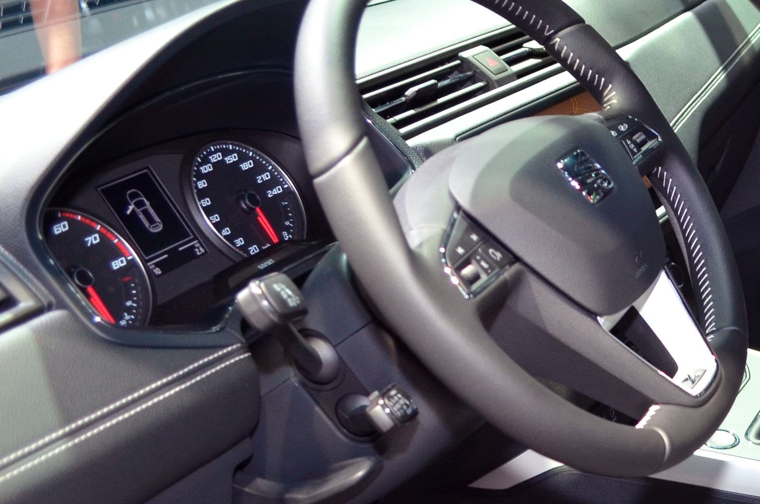 Instrument cluster and multifunction steering wheel with control buttons