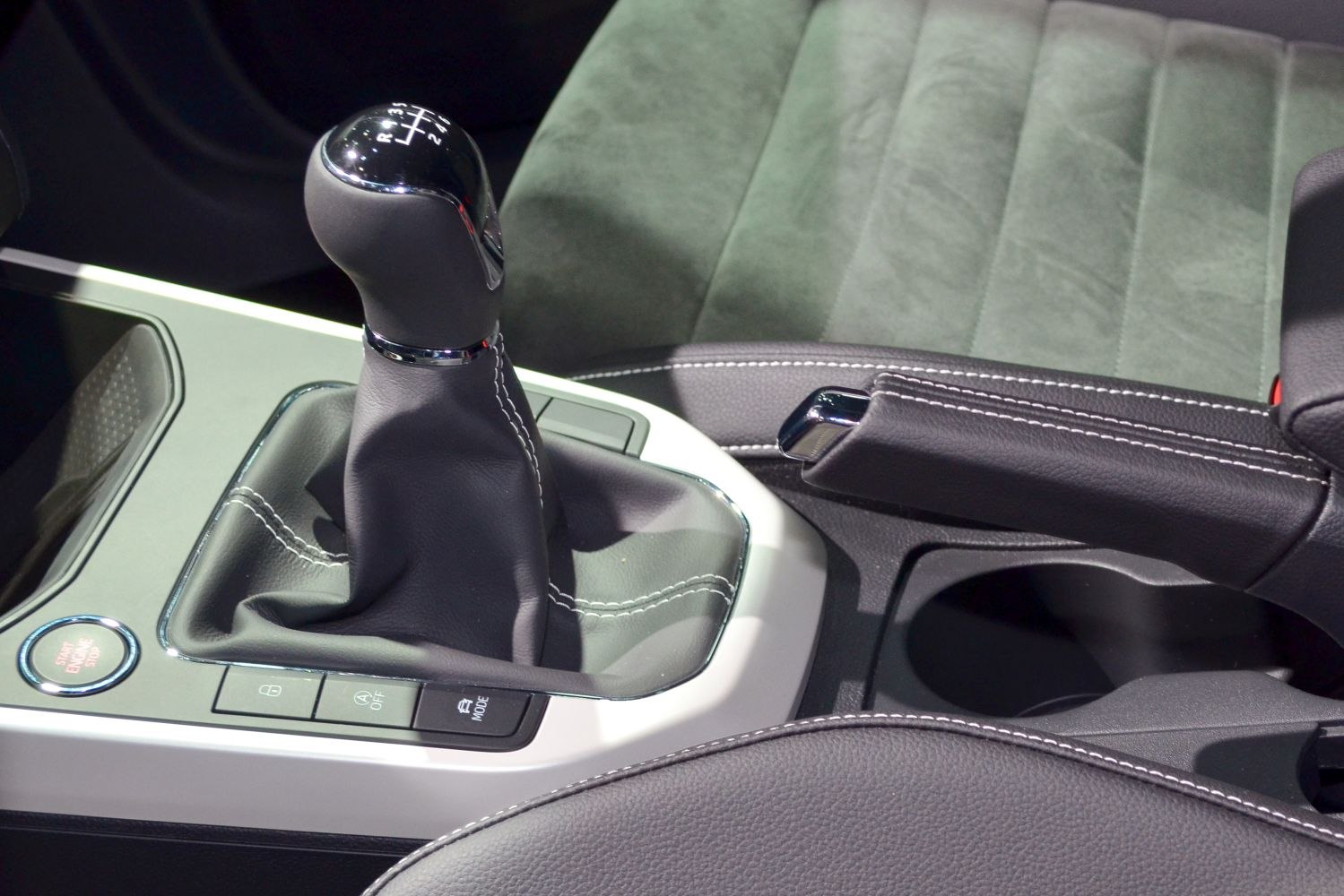 Manual gear shift lever and handbrake with detailed leather stitching