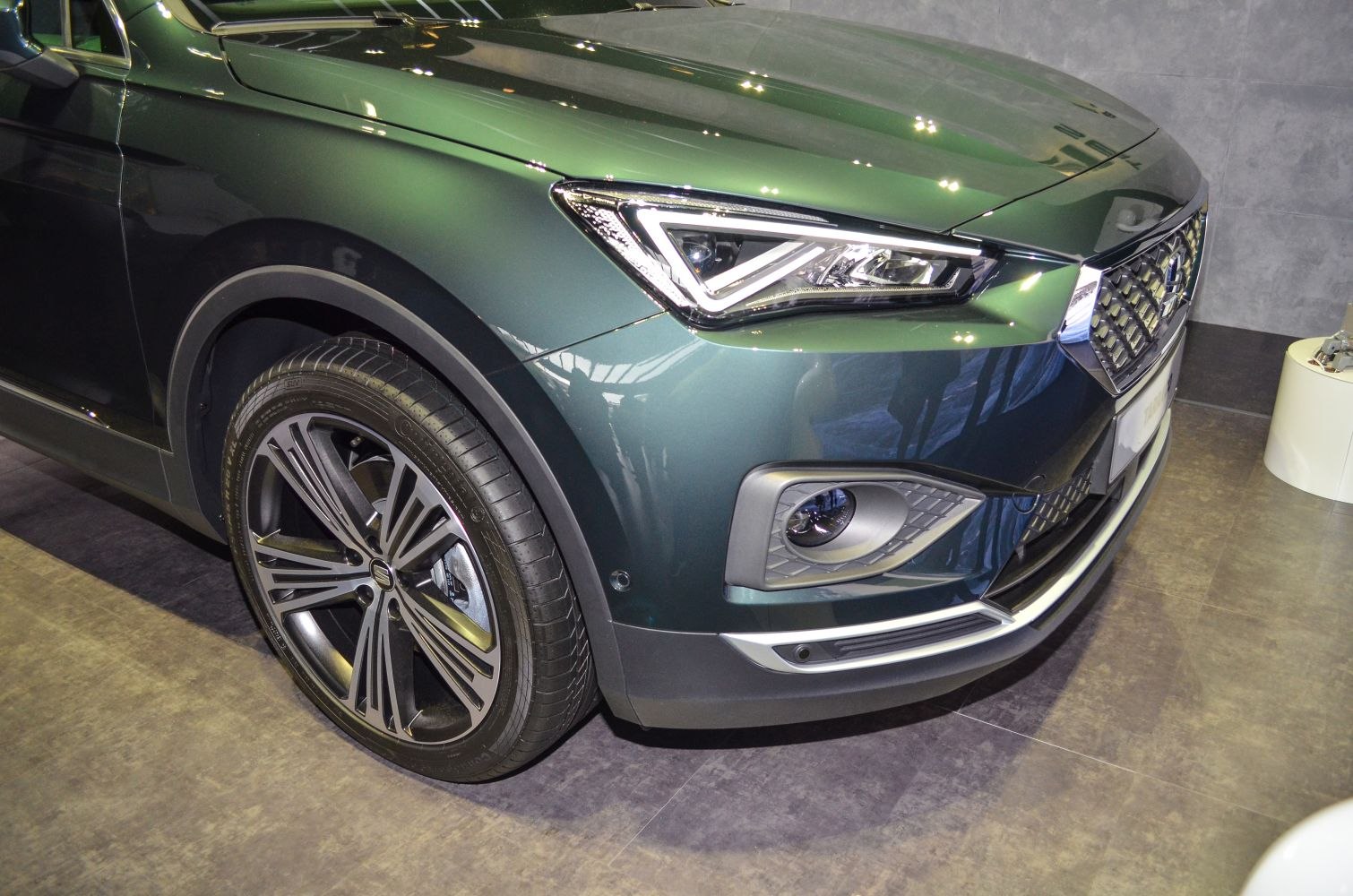 LED headlight and alloy wheel design on SUV front side