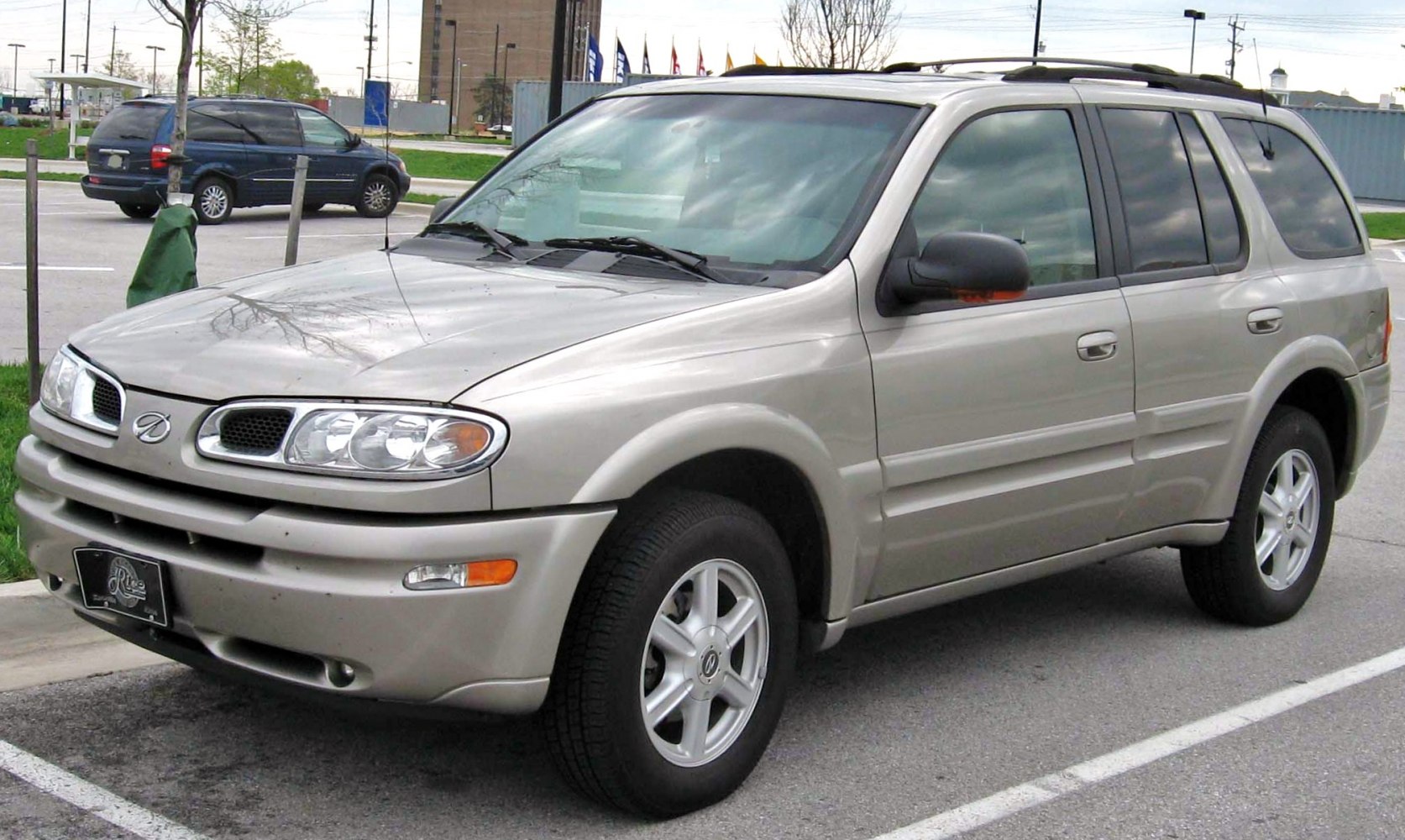 Front and side view of mid-size SUV with alloy wheels and roof rack