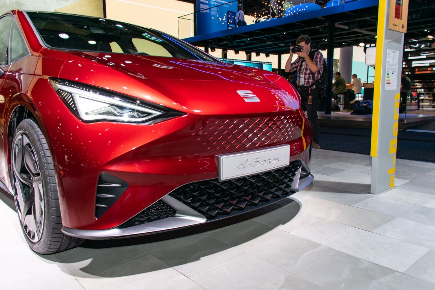 Front end with sharp LED headlights and patterned grille in red