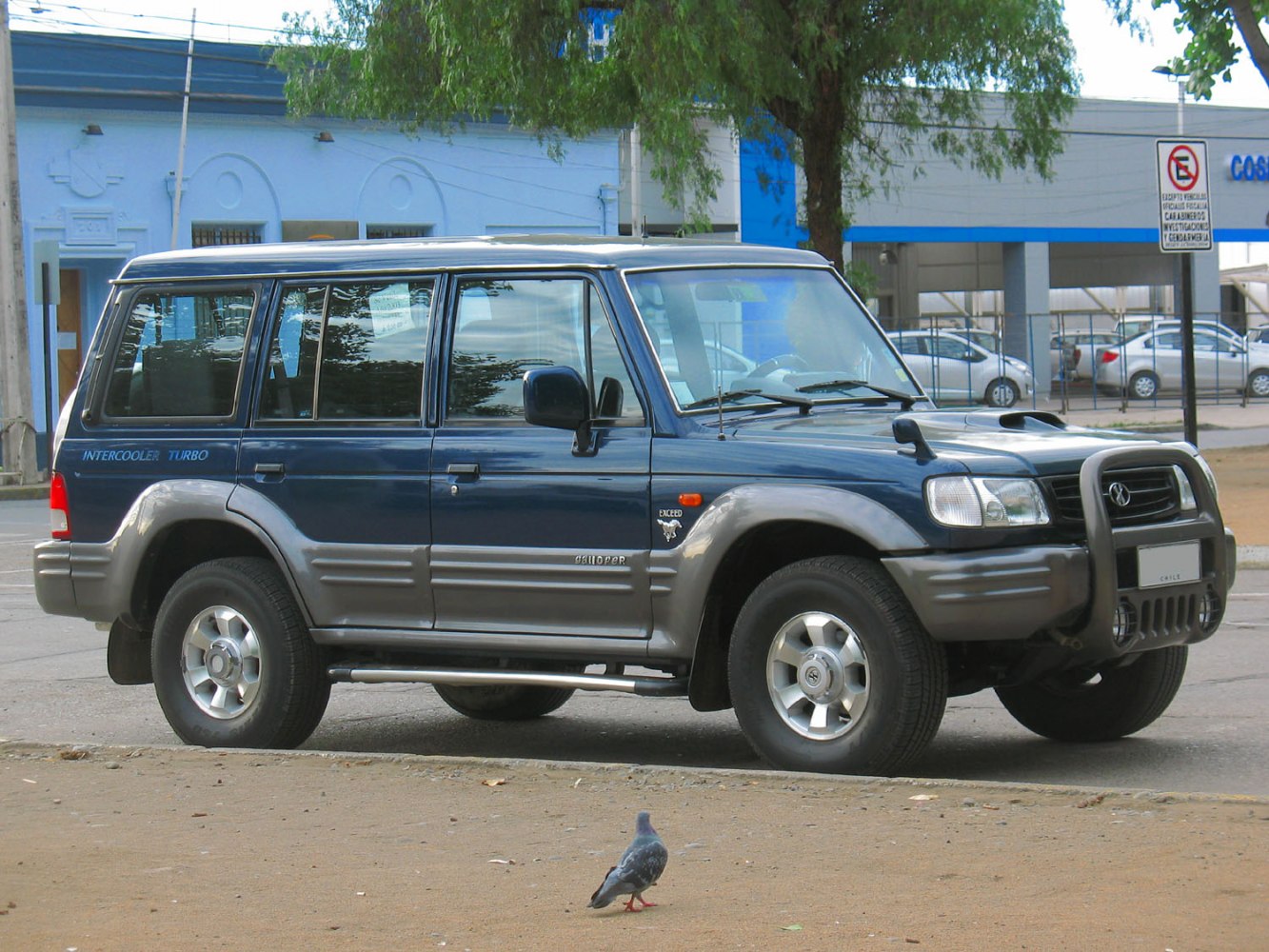 Large off-road SUV with bull bar, intercooler turbo, snorkel and side steps