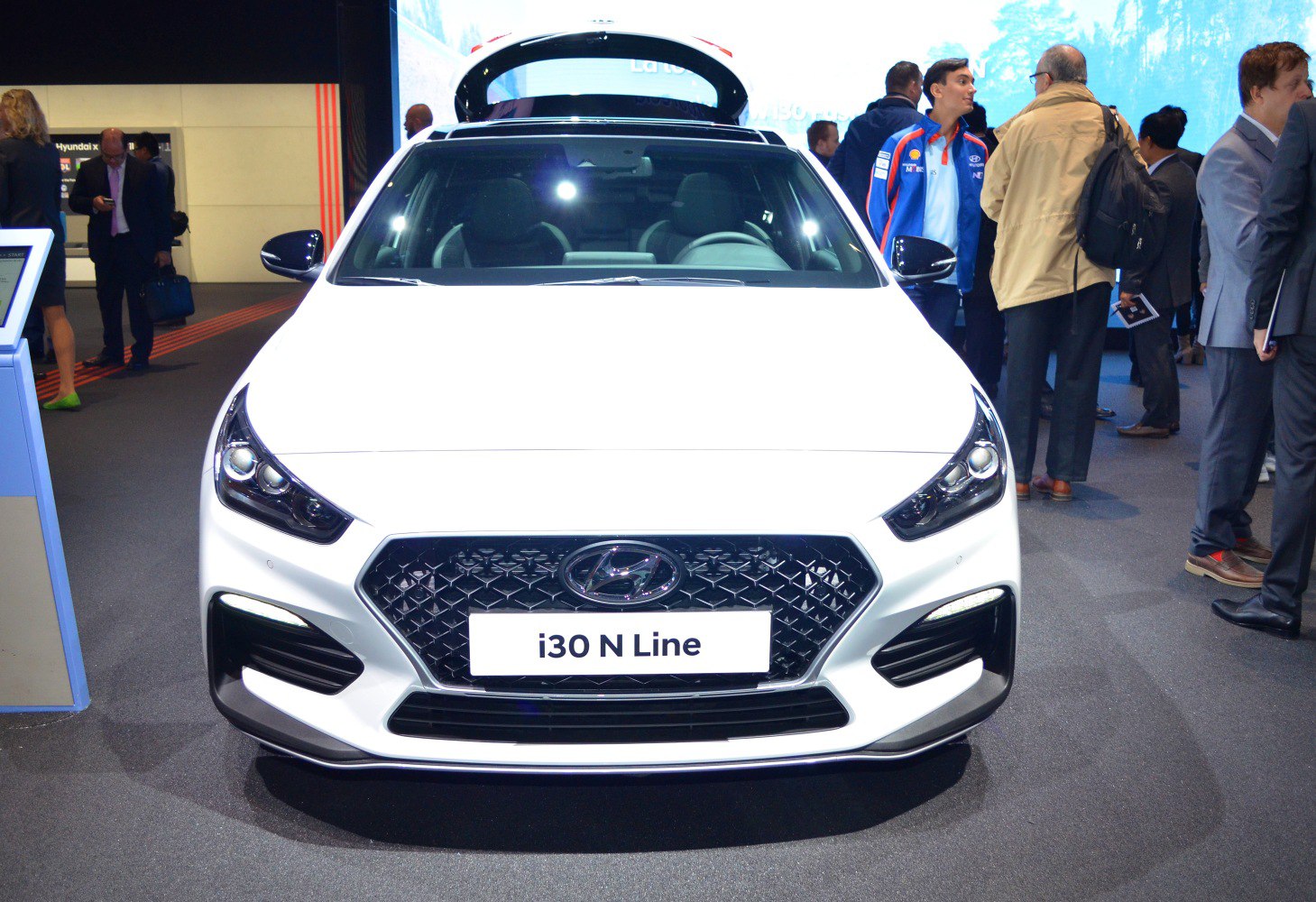 Front view with hexagonal grille and LED headlights