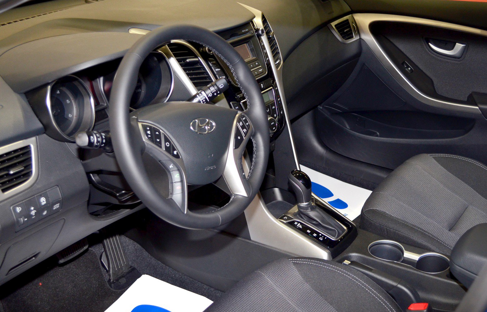 Dashboard, steering wheel, and center console with gear shift