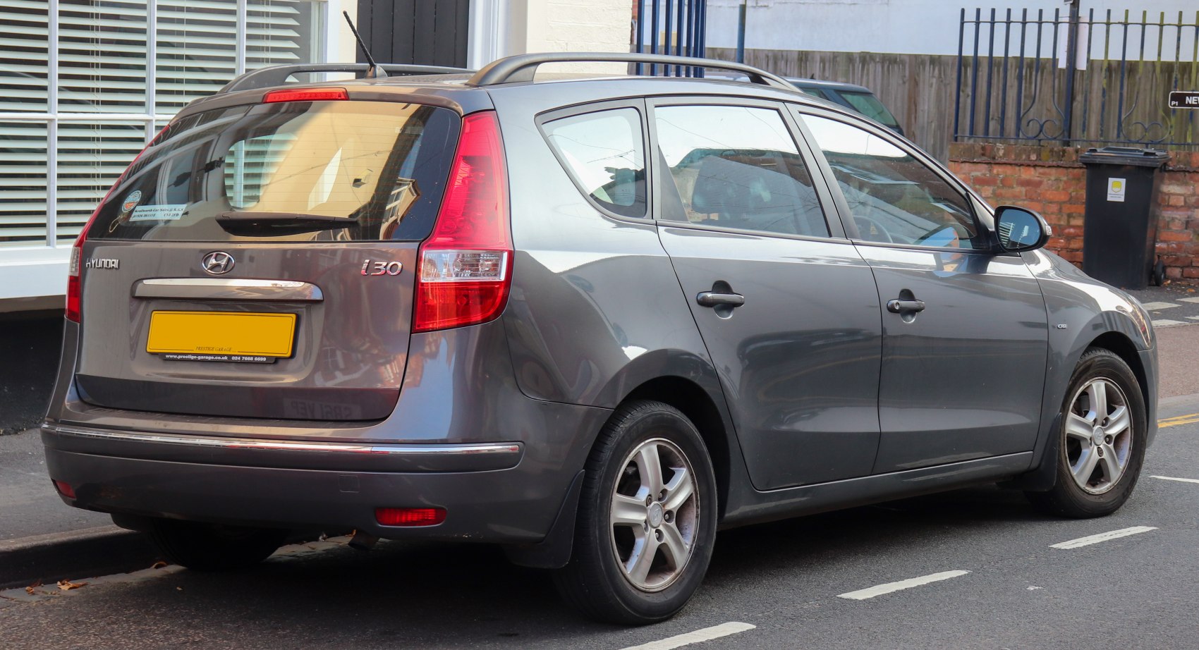 Rear and side view of station wagon with roof rails and alloy wheels