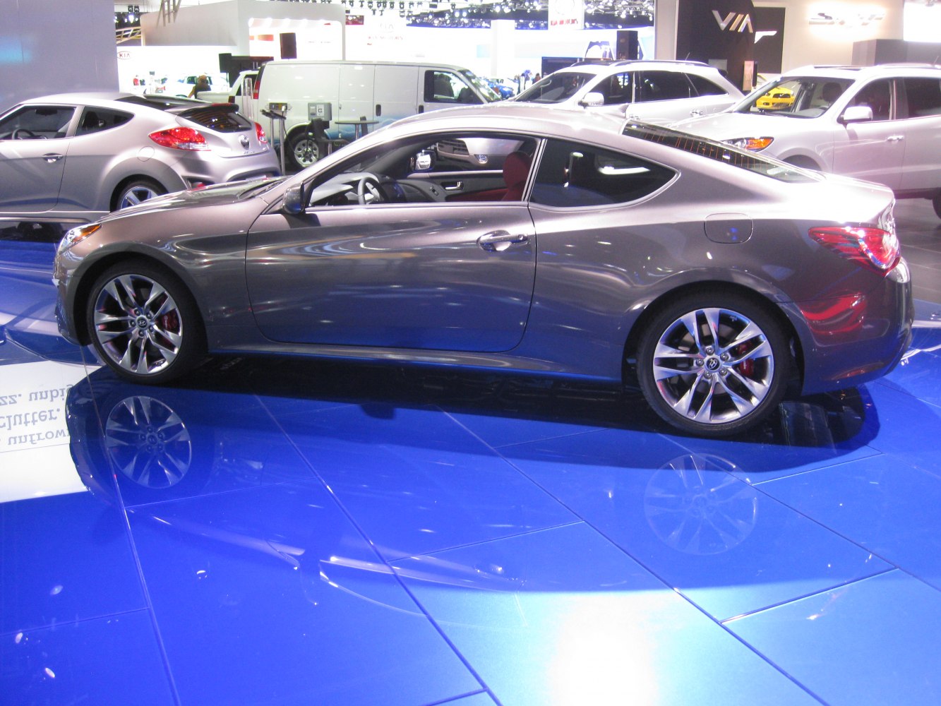 Sporty coupe side profile with alloy wheels and aerodynamic design