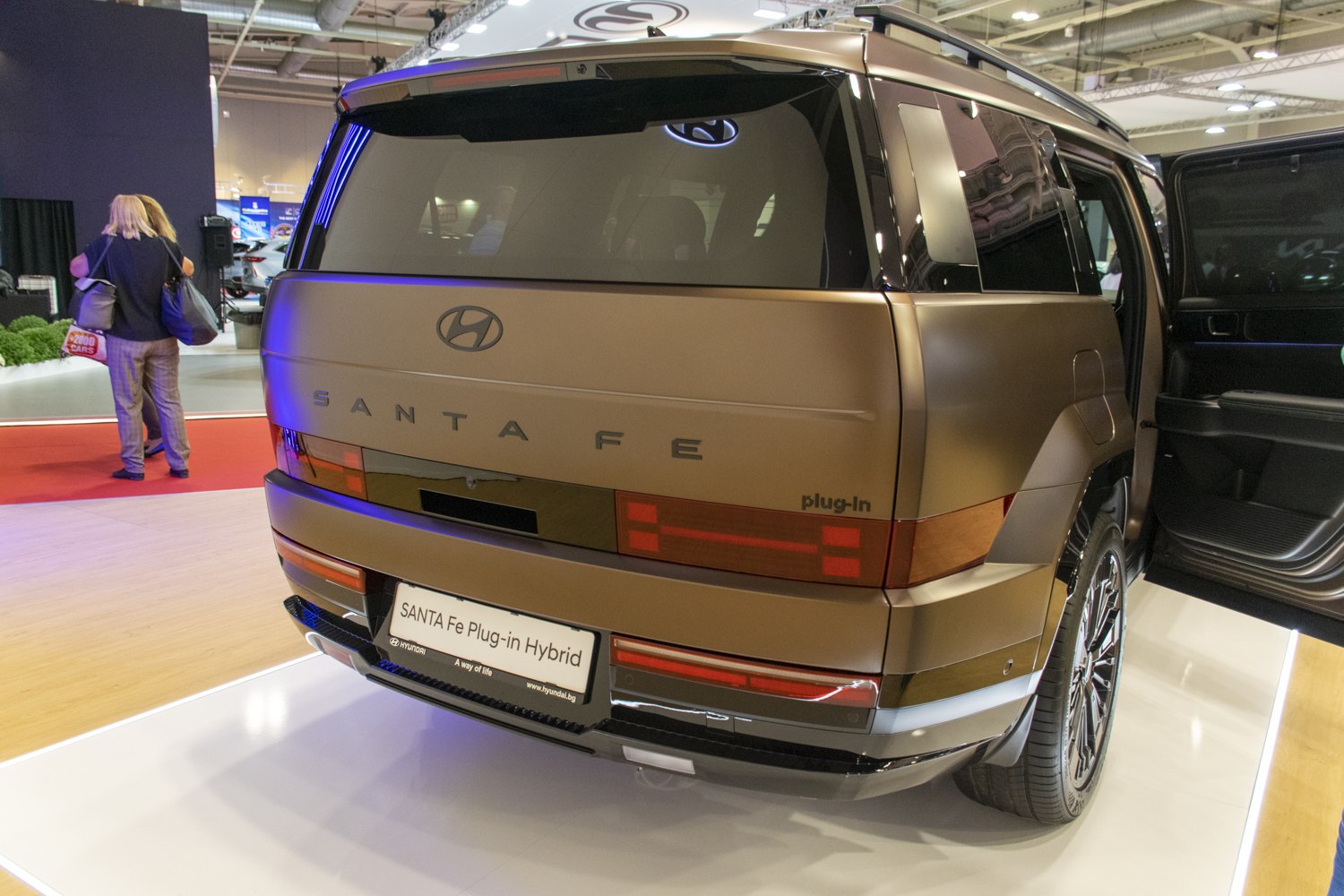 Boxy rear design with distinctive taillights and plug-in hybrid badge