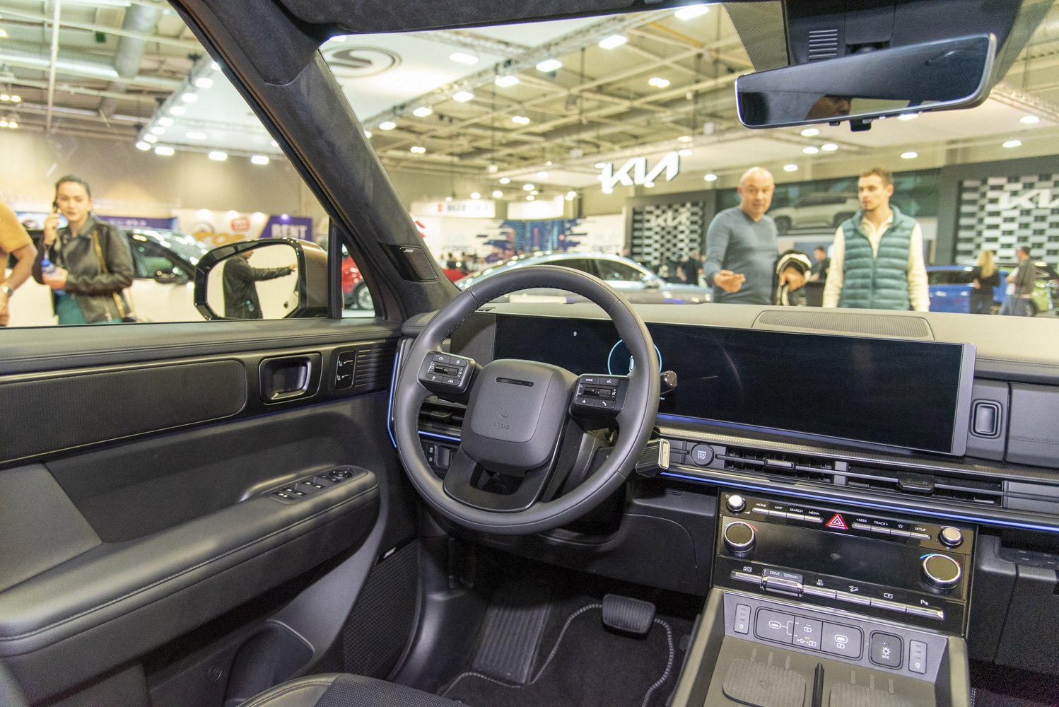 Digital dashboard and multifunction steering wheel interior