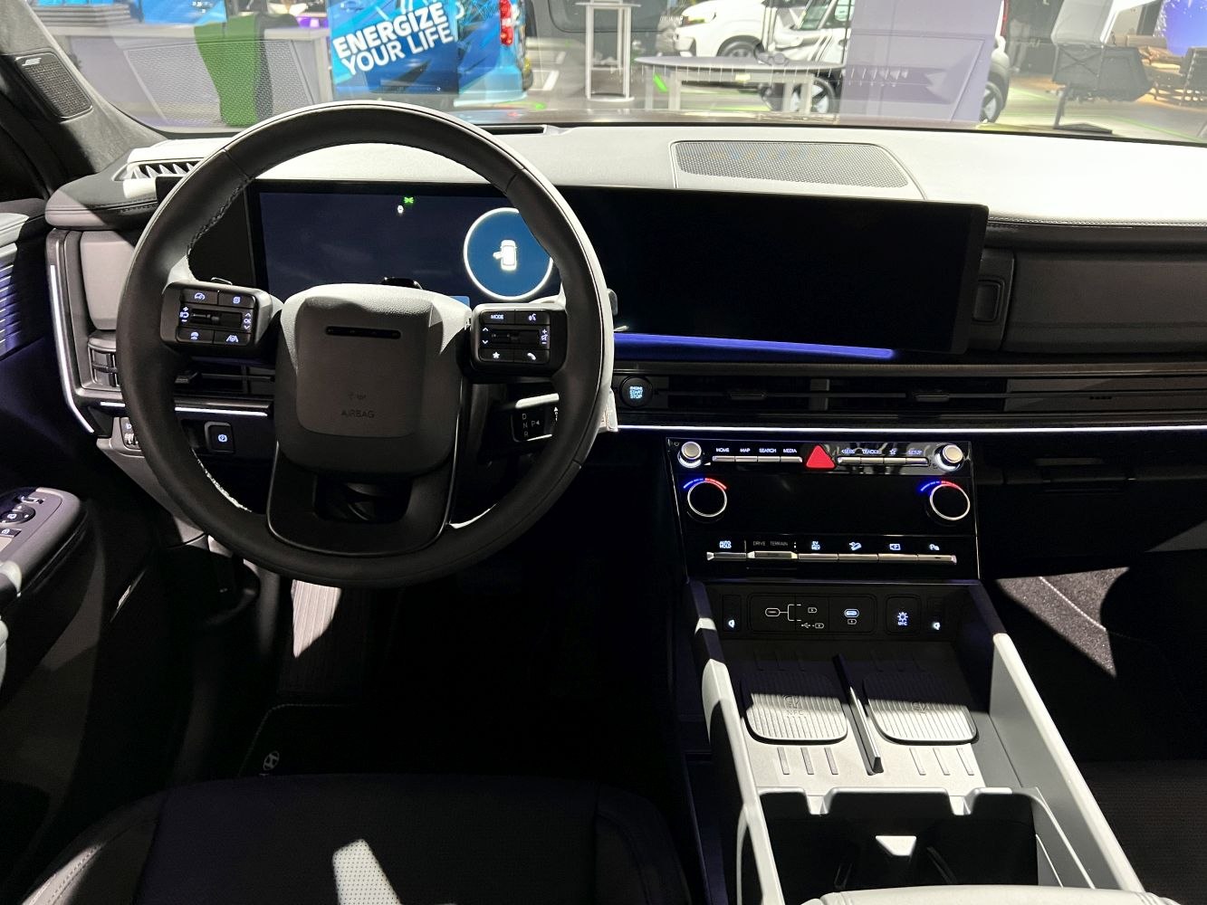 Digital dashboard and multifunction steering wheel with touchscreen controls