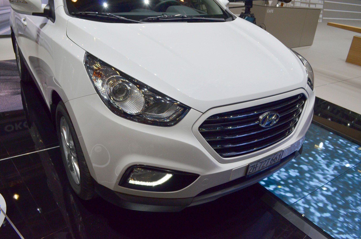 Front end with headlight, grille, and fog light