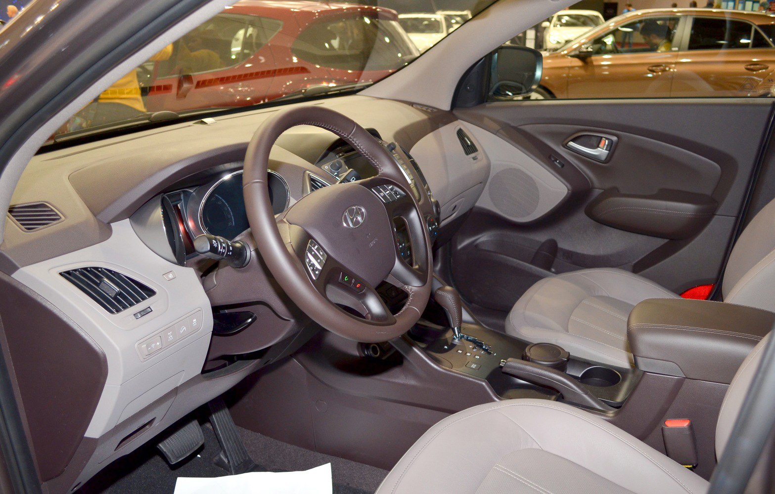 Dashboard and steering wheel with center console in a modern SUV interior