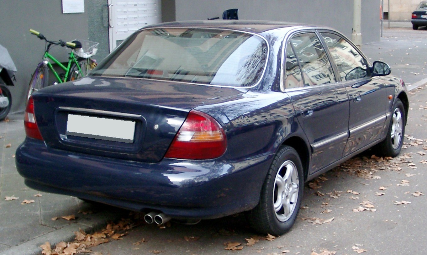 Rear view with dual exhaust and facelift tail lights