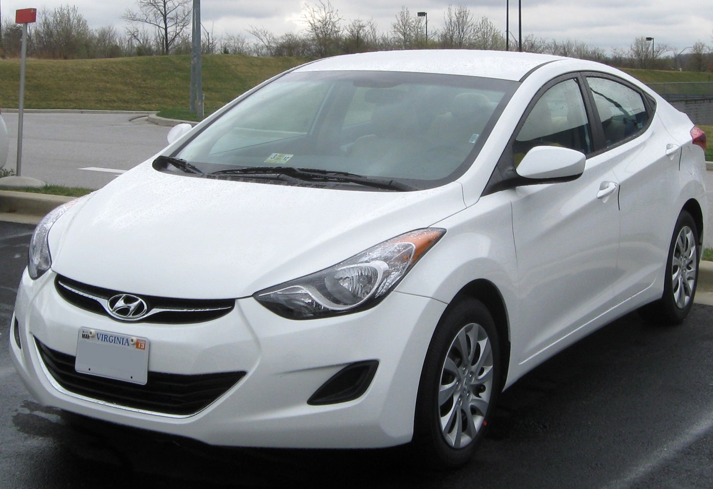 Front side view with headlight and body lines