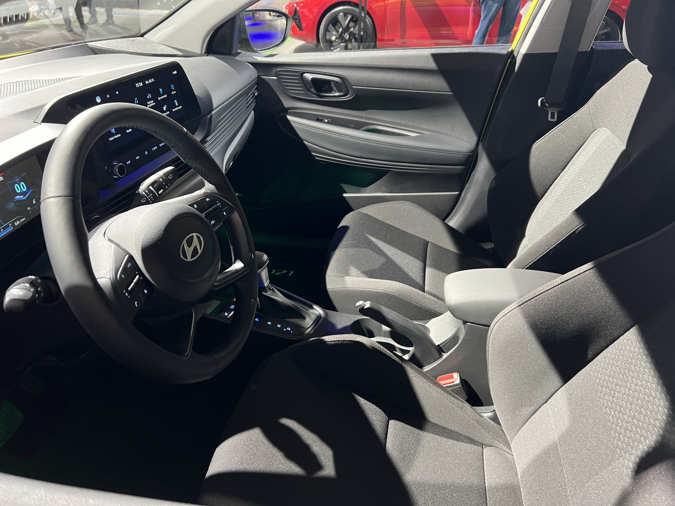 Digital dashboard, touchscreen infotainment, ergonomic front seats