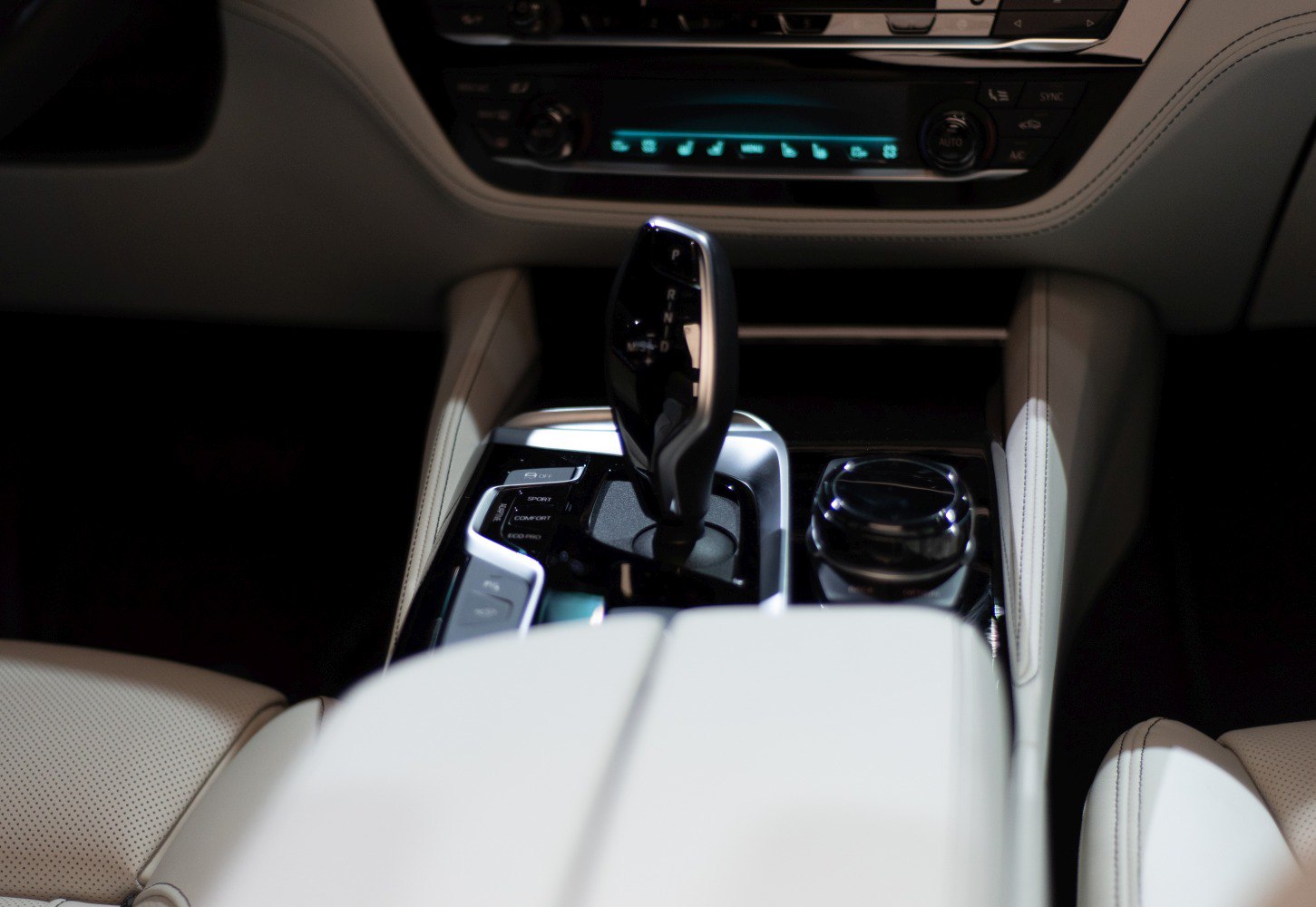 Gear shift lever and central control console with buttons