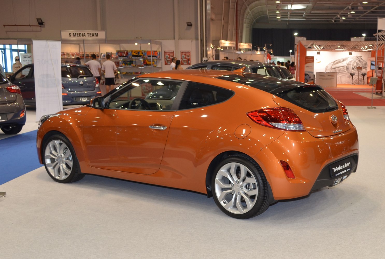 Sporty 3-door asymmetrical hatchback with sleek rear design