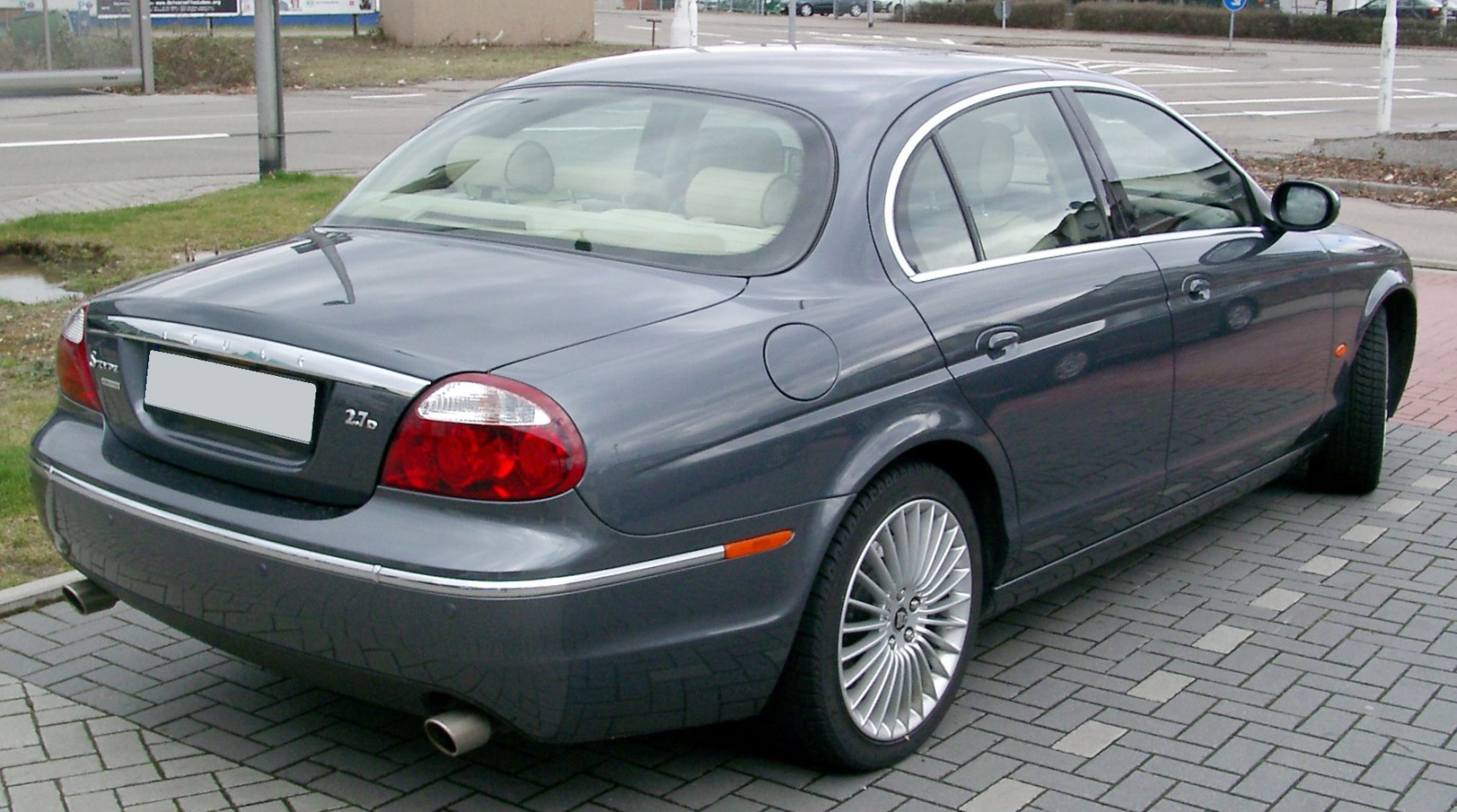 Rear side profile with oval tail lights and multi-spoke alloy wheels
