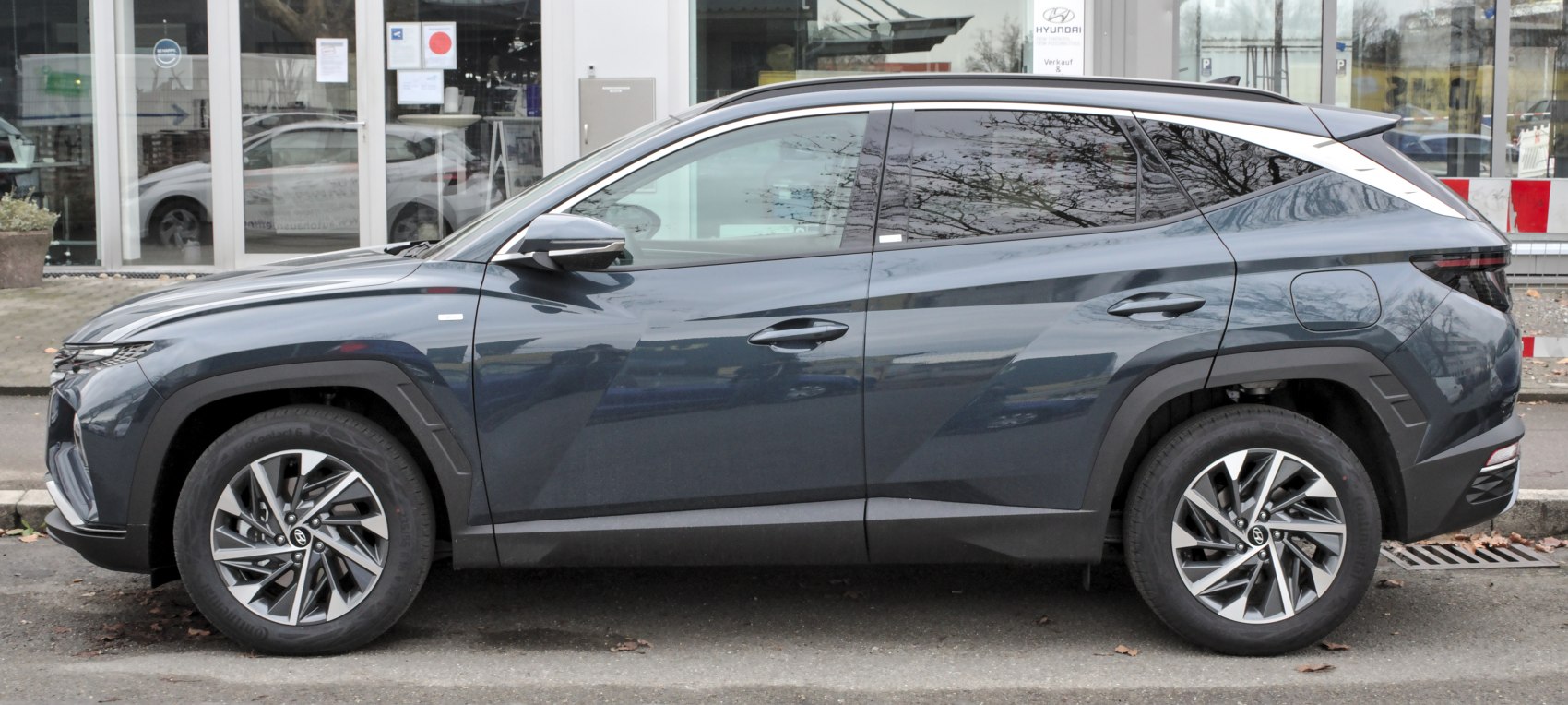 Side profile of a modern SUV with sculpted body lines and stylish alloy wheels.