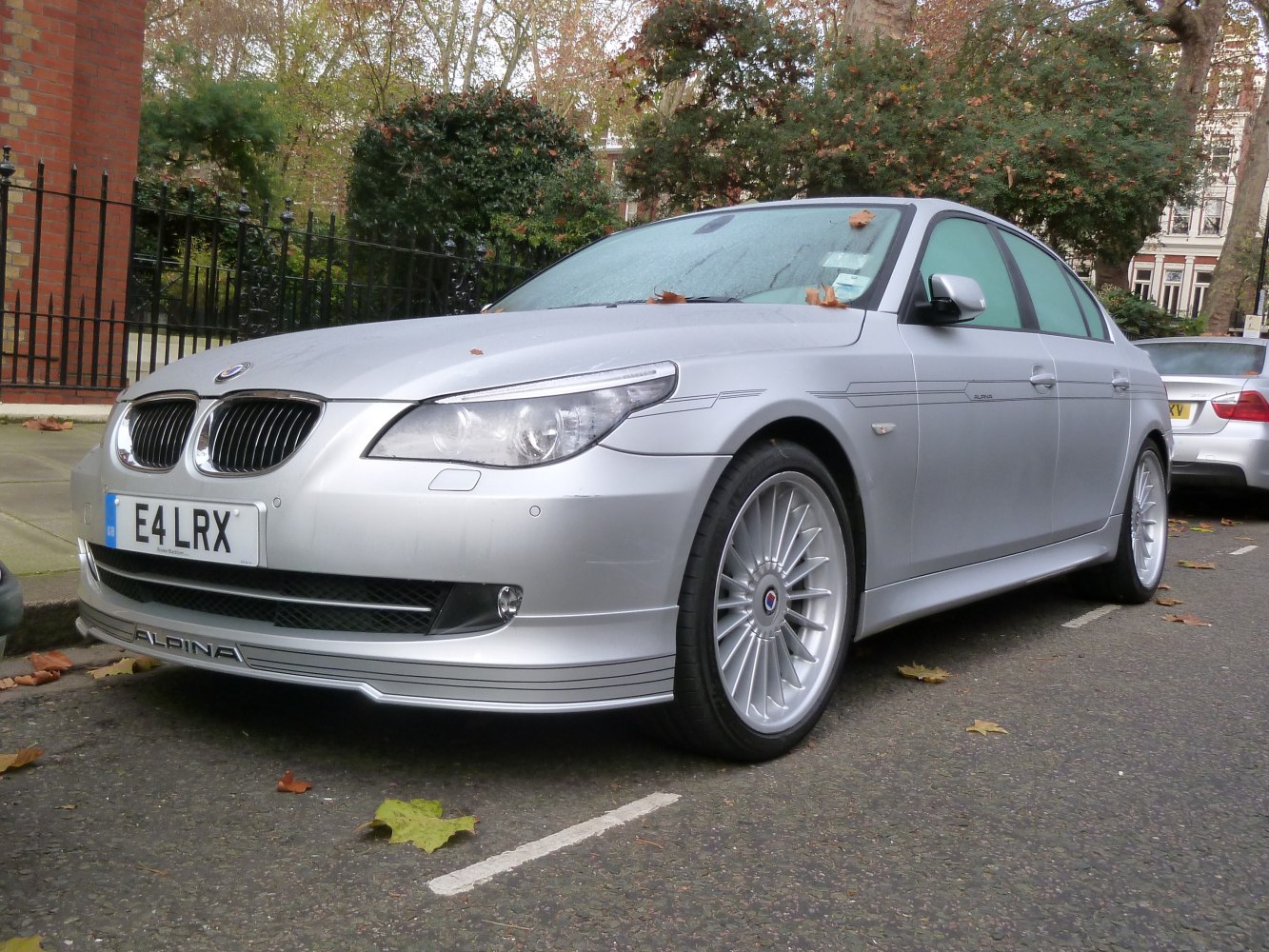 Front grille and multi-spoke alloy wheels of a luxury sedan