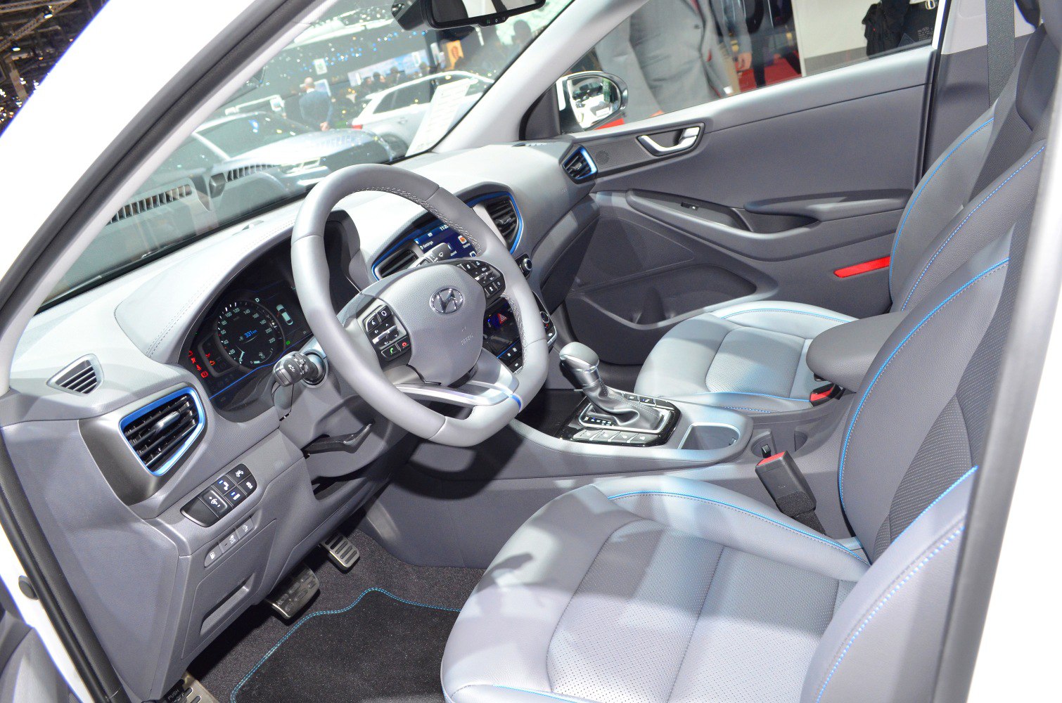 Dashboard, steering wheel with controls, center console, front seats