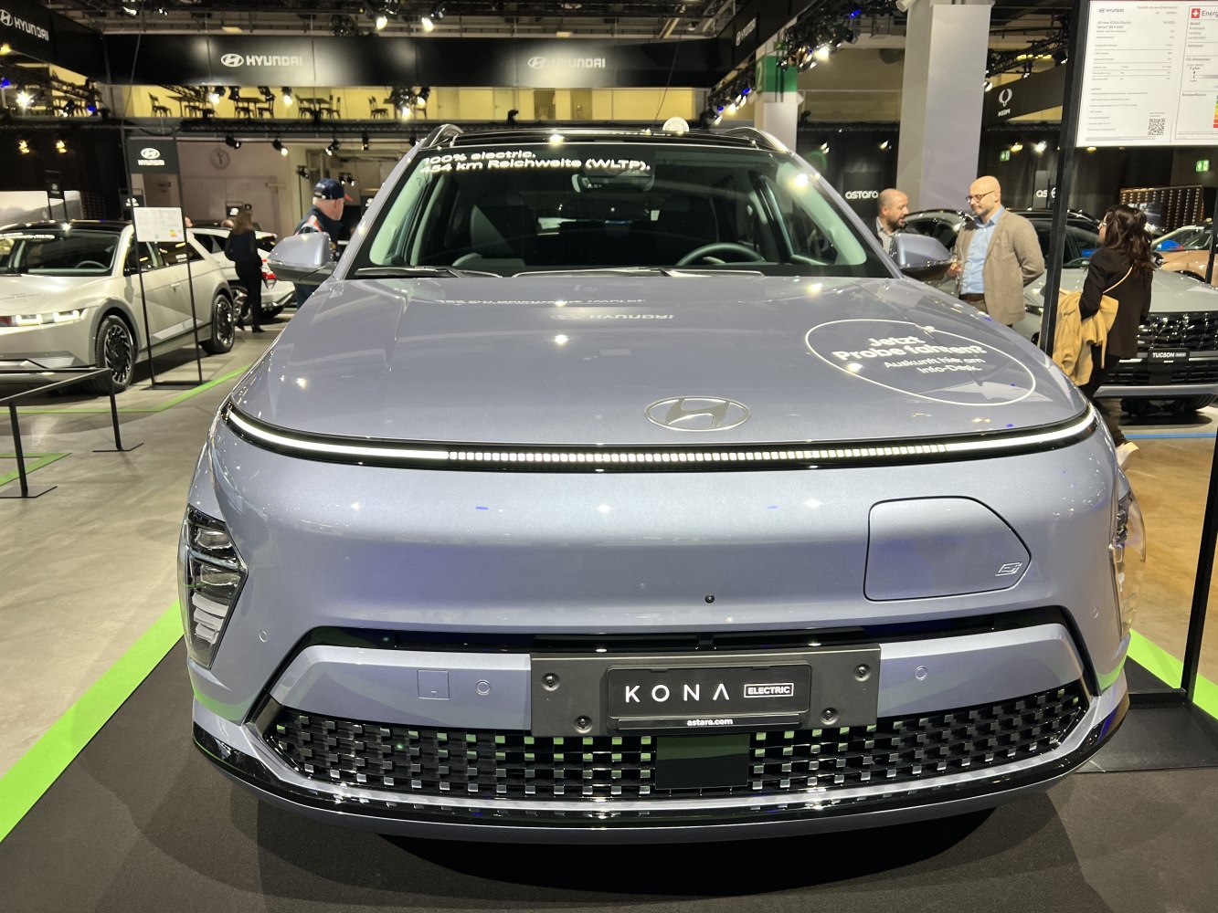 Front view with LED light bar and closed grille design