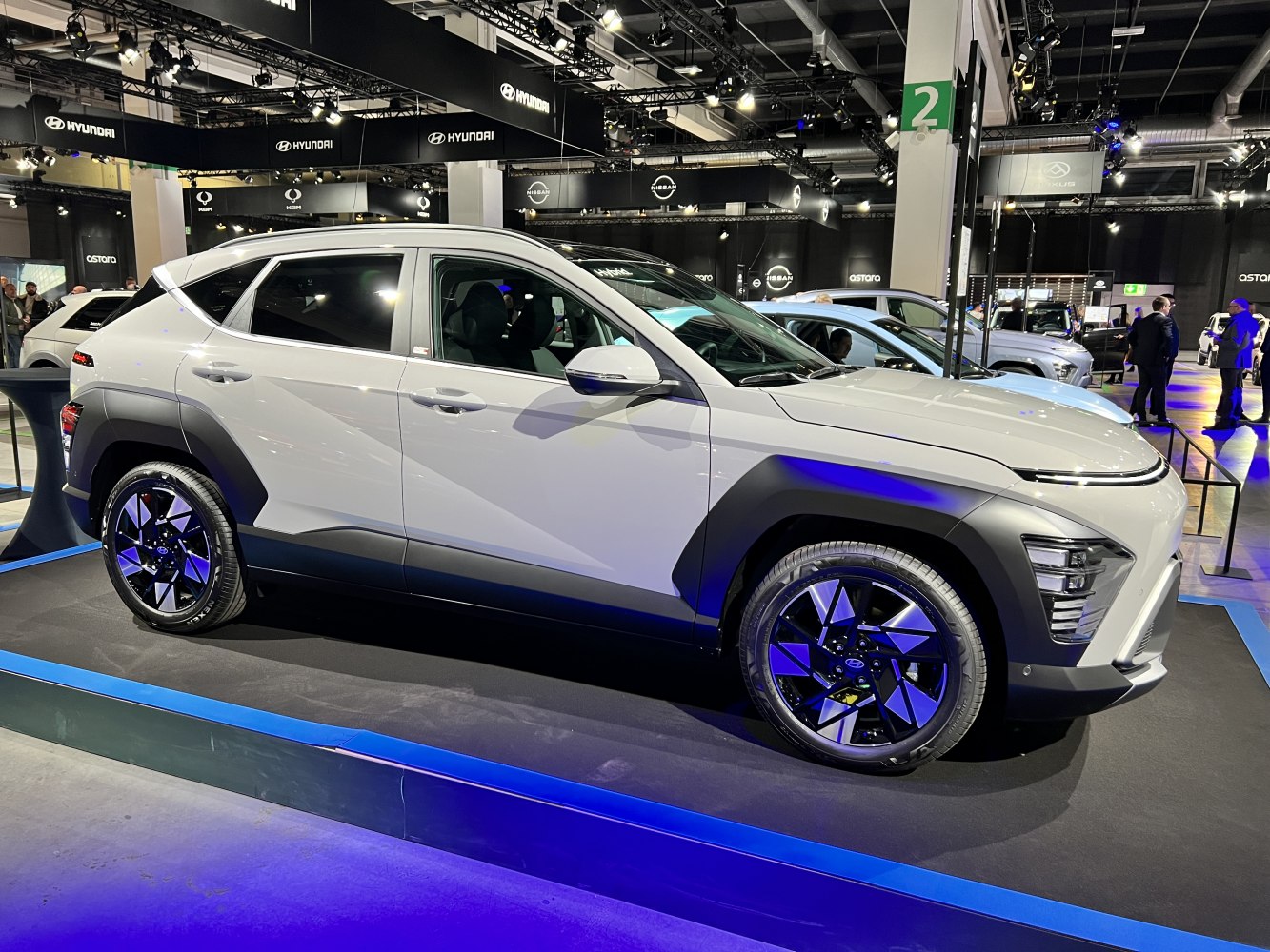 White SUV side profile with black wheel arches and stylish alloy wheels
