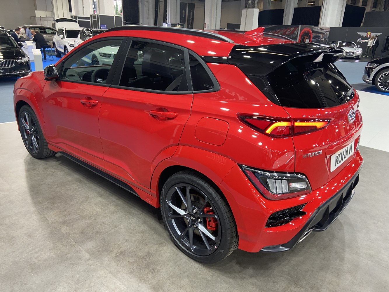 Rear side view with sporty alloy wheels and black roof spoiler