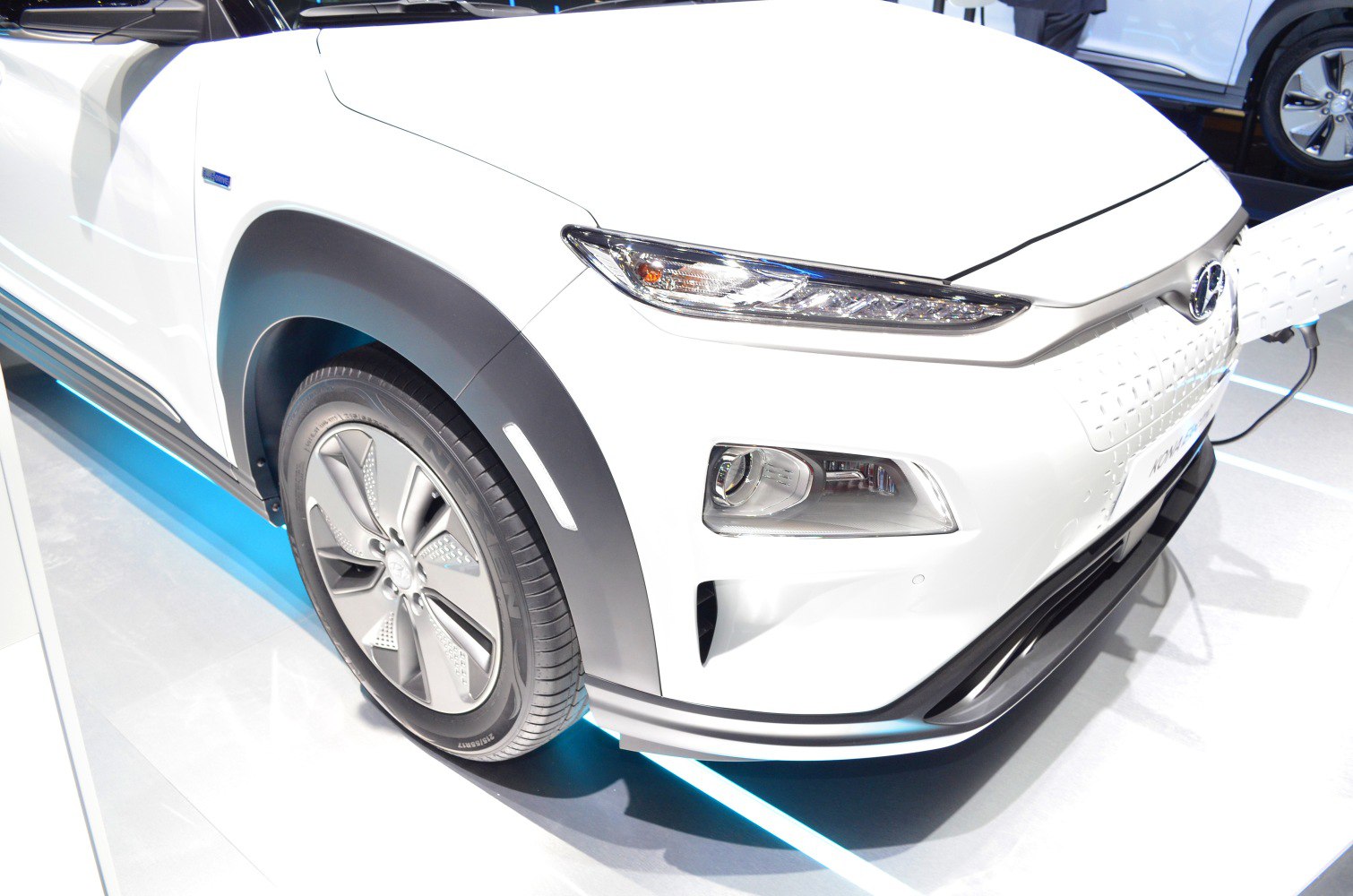 Front fender with sleek LED headlights and alloy wheel