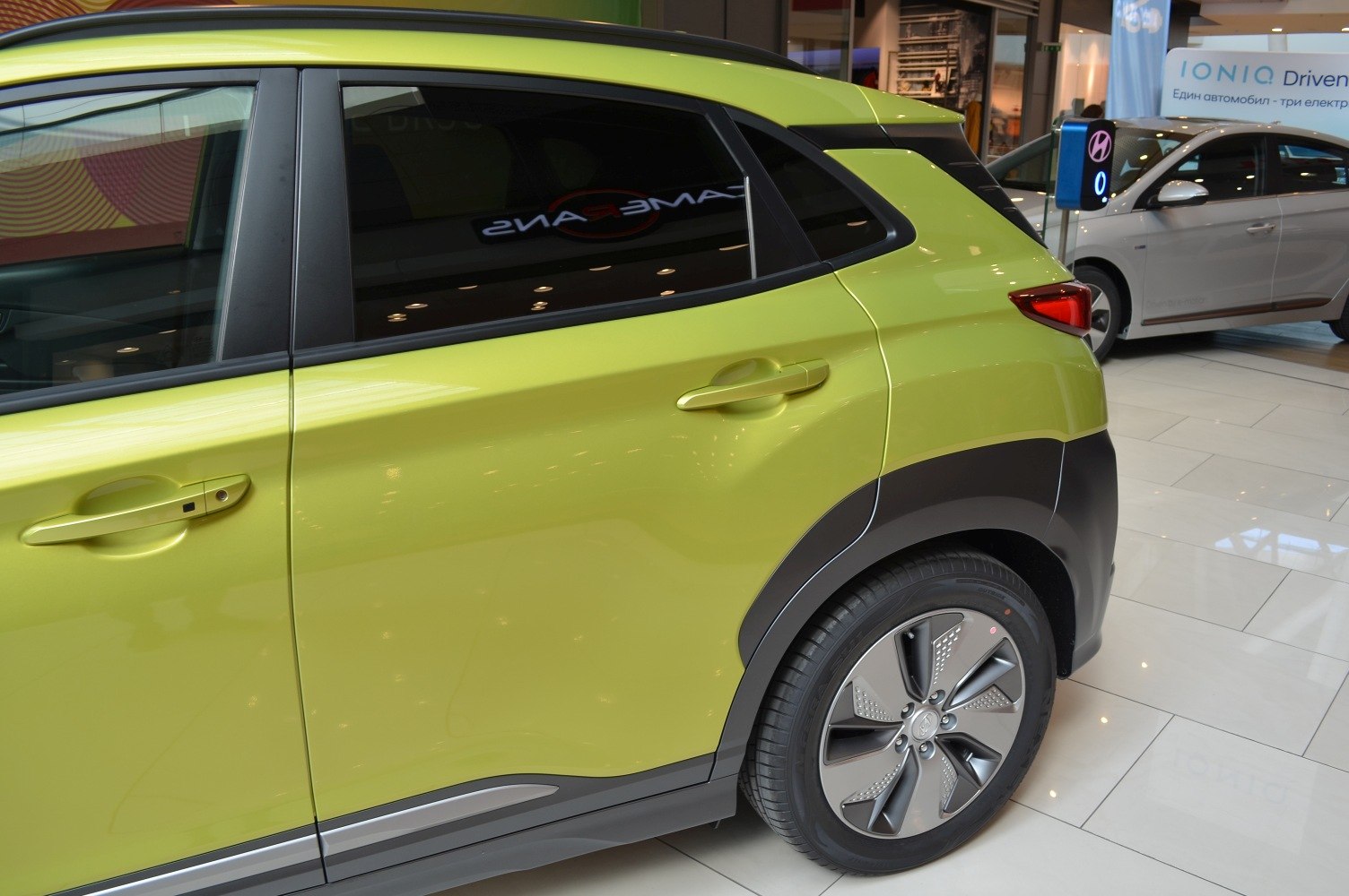 Rear side door and wheel with body detailing