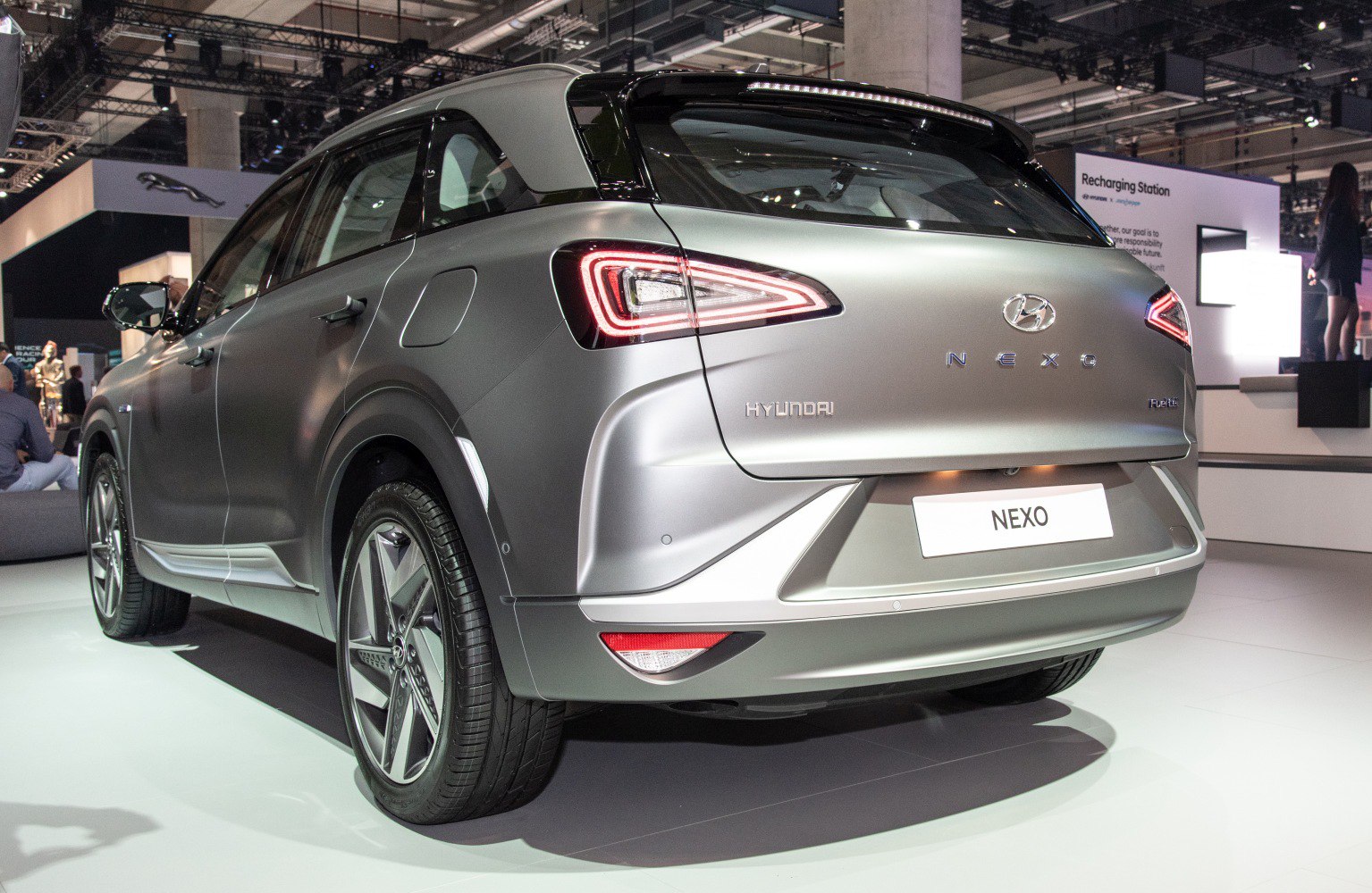 Rear and wheel design of a modern SUV with distinct taillights and aerodynamic styling