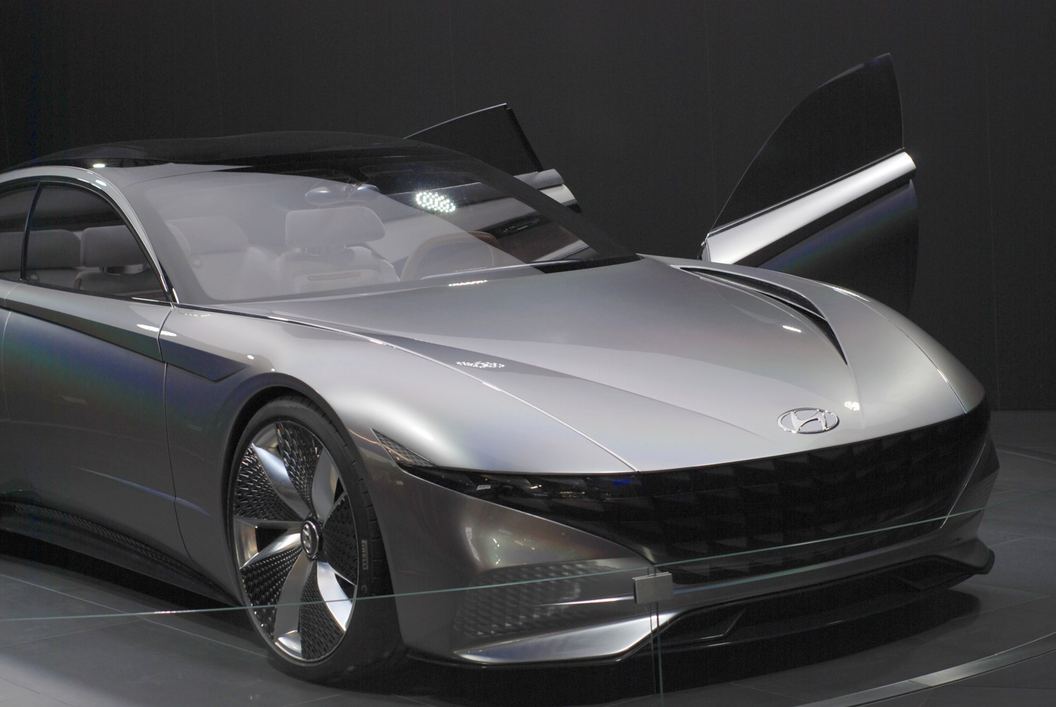 Futuristic front design with butterfly doors and unique rims