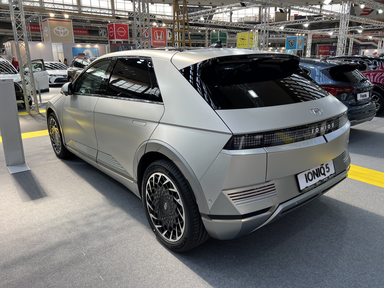 Futuristic rear design with geometric alloy wheels