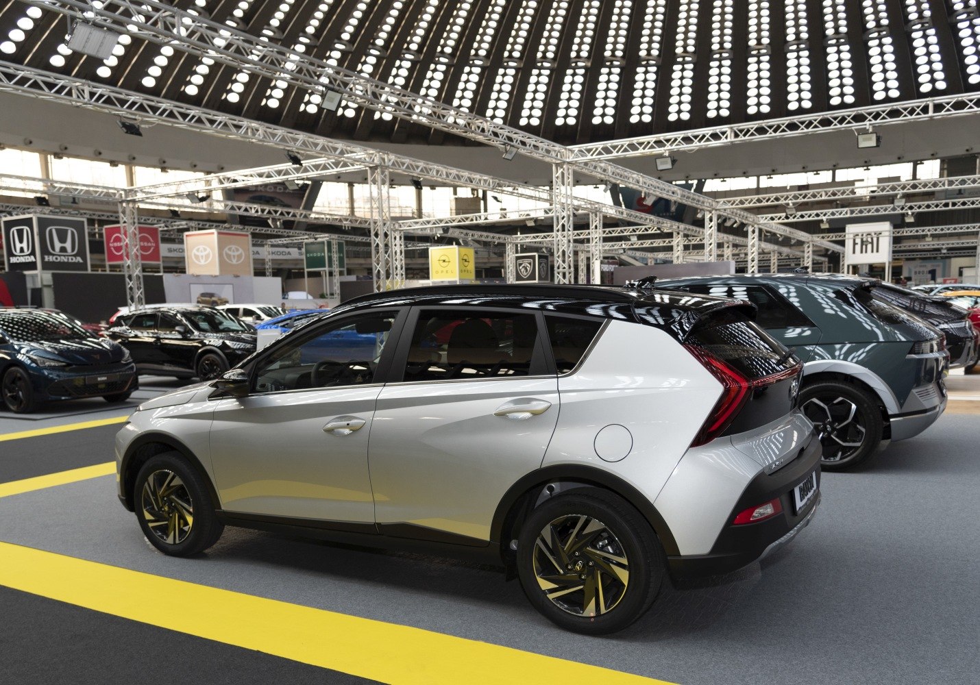 Side view of compact SUV with two-tone roof and alloy wheels