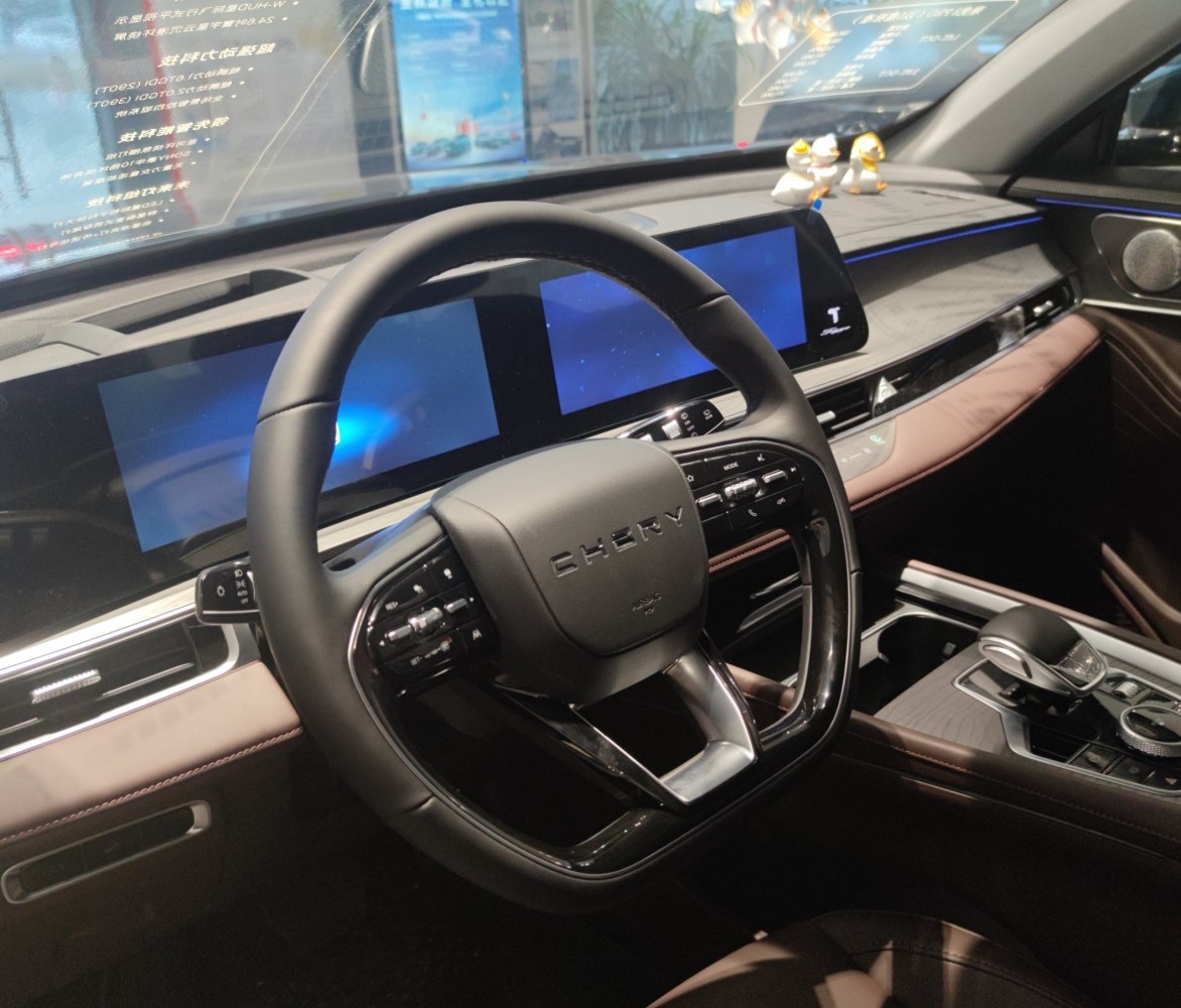 Digital cockpit and multifunction steering wheel with modern luxury interior