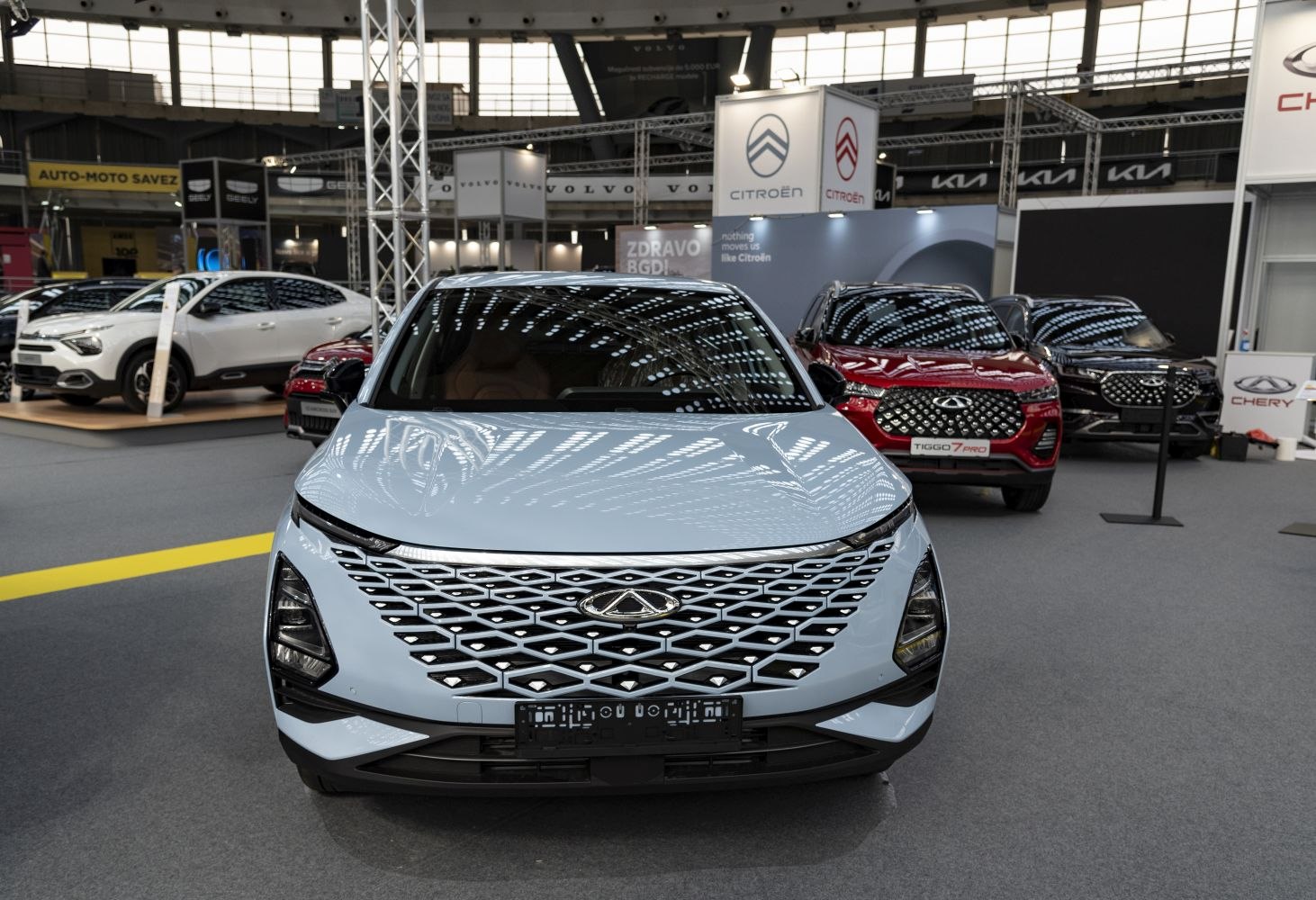 Front view with diamond-pattern grille and split LED headlights