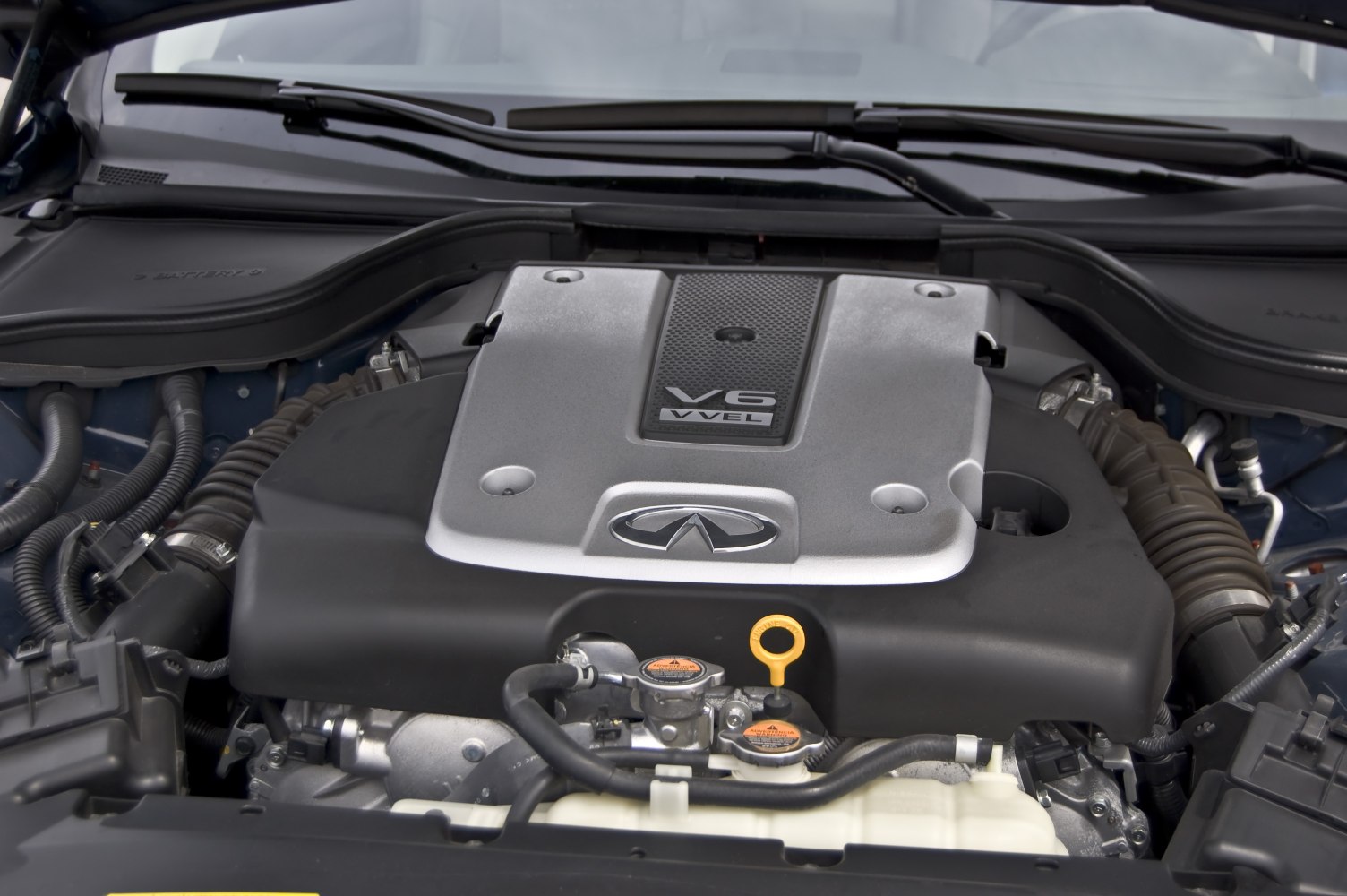 Close-up of V6 VVEL engine with Infiniti logo