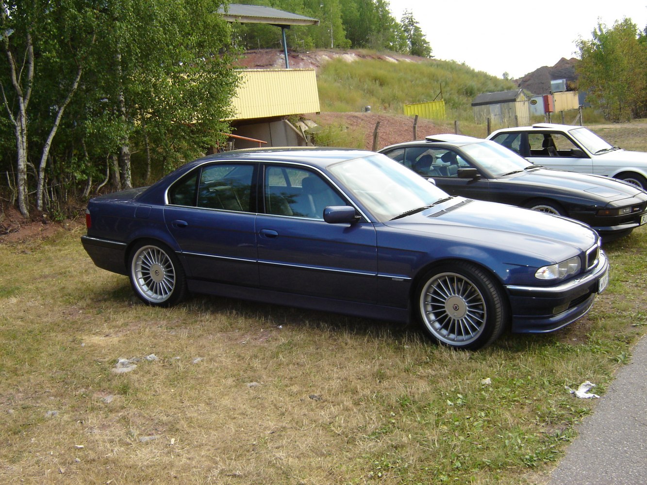 Side profile of a sedan with multi-spoke wheels