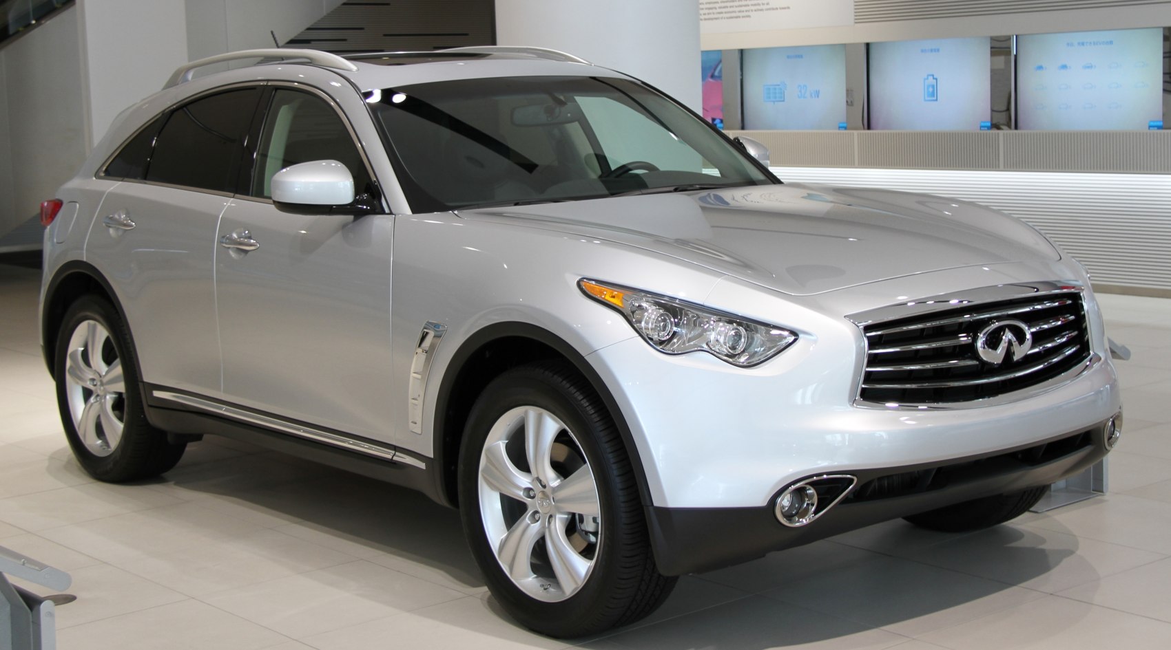 Front side view of silver luxury SUV with signature grille and alloy wheels